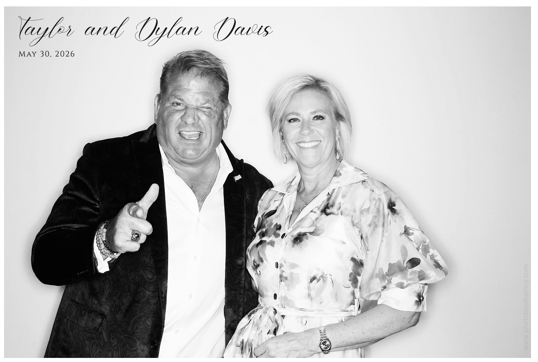 Taylor & Dylan Davis | View more photos from the event at gallery.photoboothcincy.com/u/PhotoBoothCincy/Taylor-Dylan-Davis