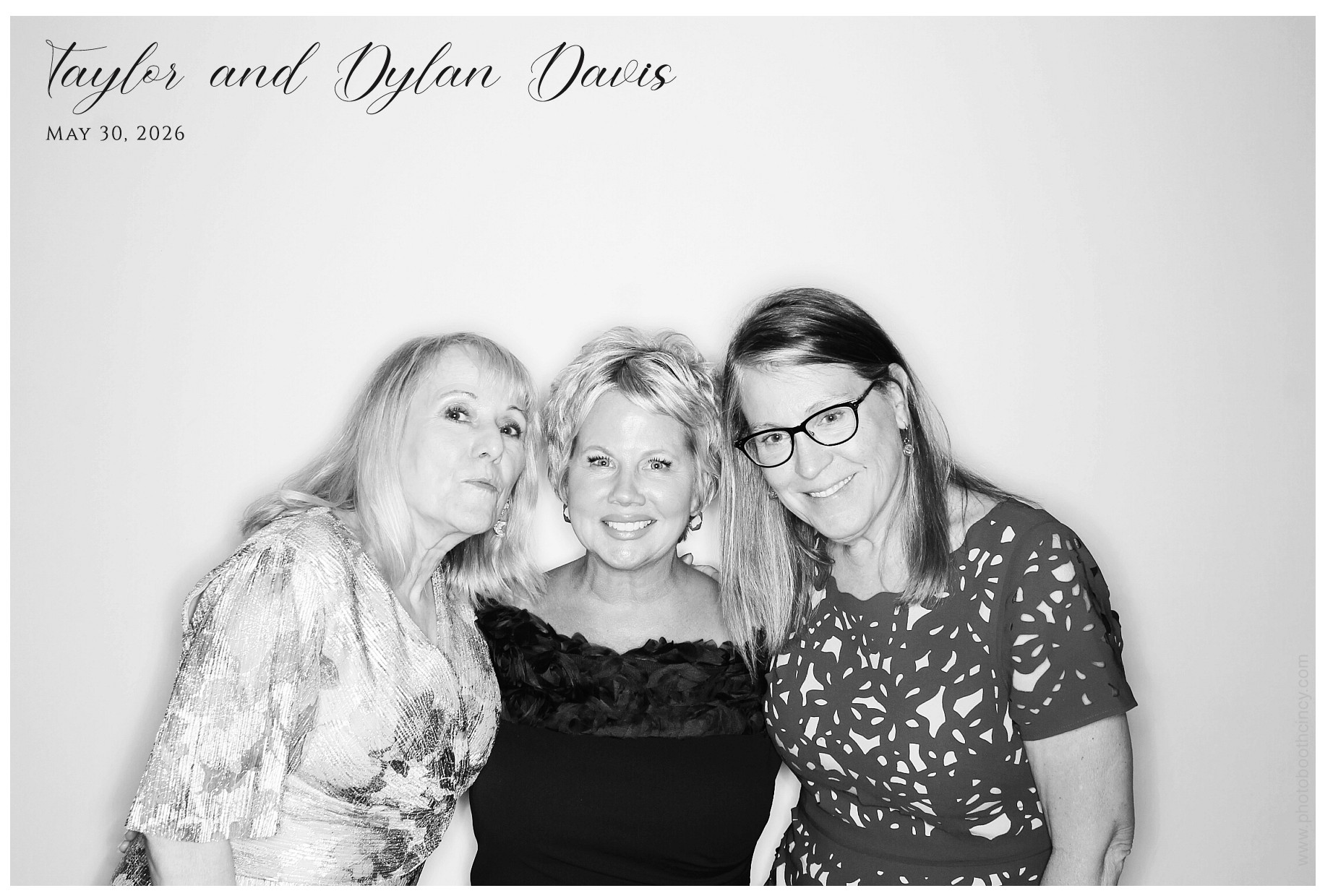 Taylor & Dylan Davis | View more photos from the event at gallery.photoboothcincy.com/u/PhotoBoothCincy/Taylor-Dylan-Davis