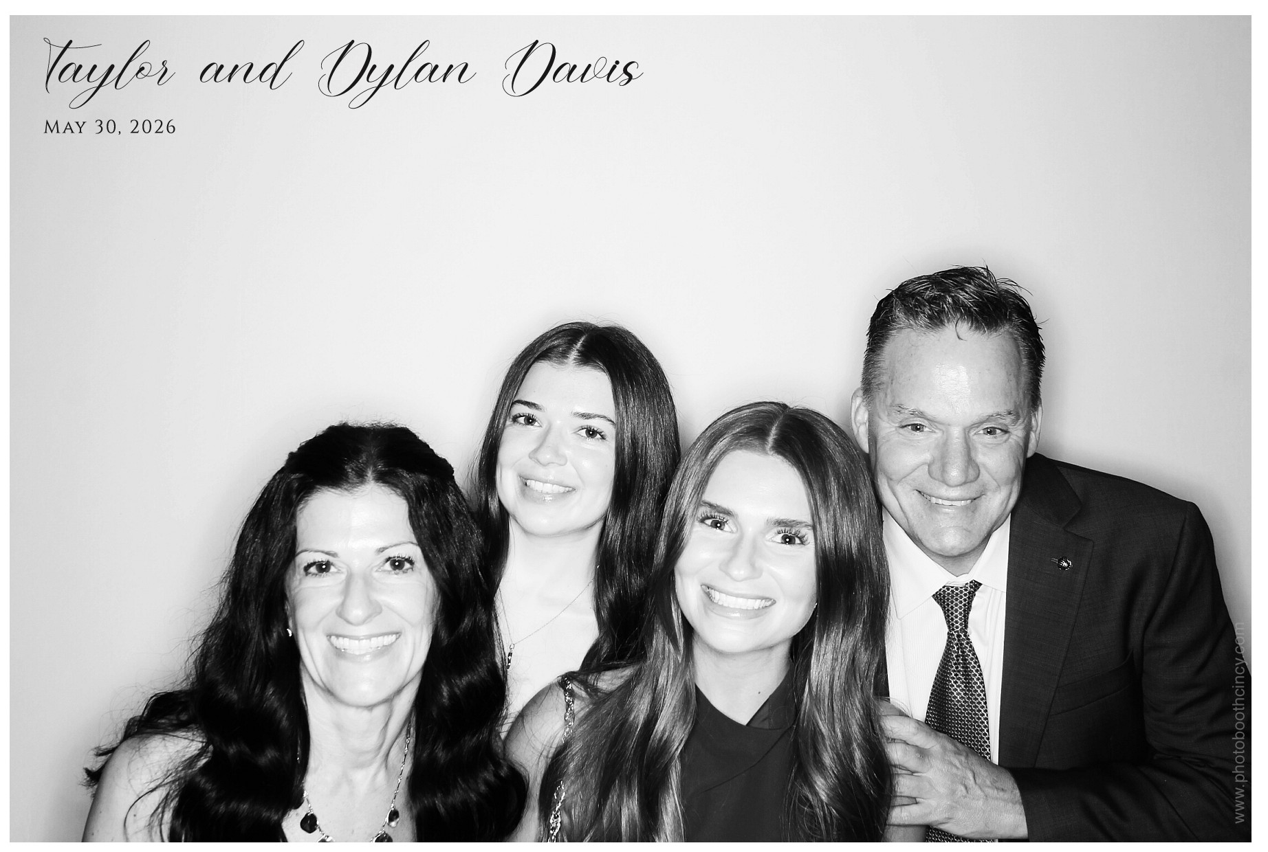 Taylor & Dylan Davis | View more photos from the event at gallery.photoboothcincy.com/u/PhotoBoothCincy/Taylor-Dylan-Davis