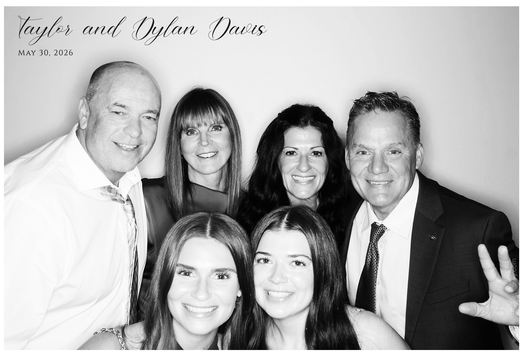 Taylor & Dylan Davis | View more photos from the event at gallery.photoboothcincy.com/u/PhotoBoothCincy/Taylor-Dylan-Davis
