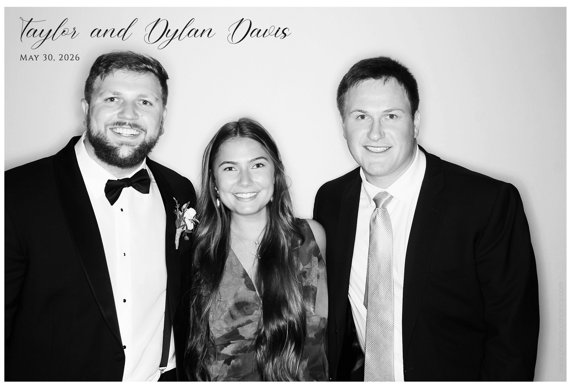 Taylor & Dylan Davis | View more photos from the event at gallery.photoboothcincy.com/u/PhotoBoothCincy/Taylor-Dylan-Davis