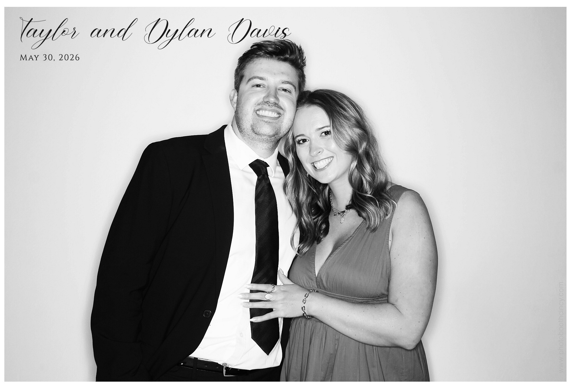 Taylor & Dylan Davis | View more photos from the event at gallery.photoboothcincy.com/u/PhotoBoothCincy/Taylor-Dylan-Davis