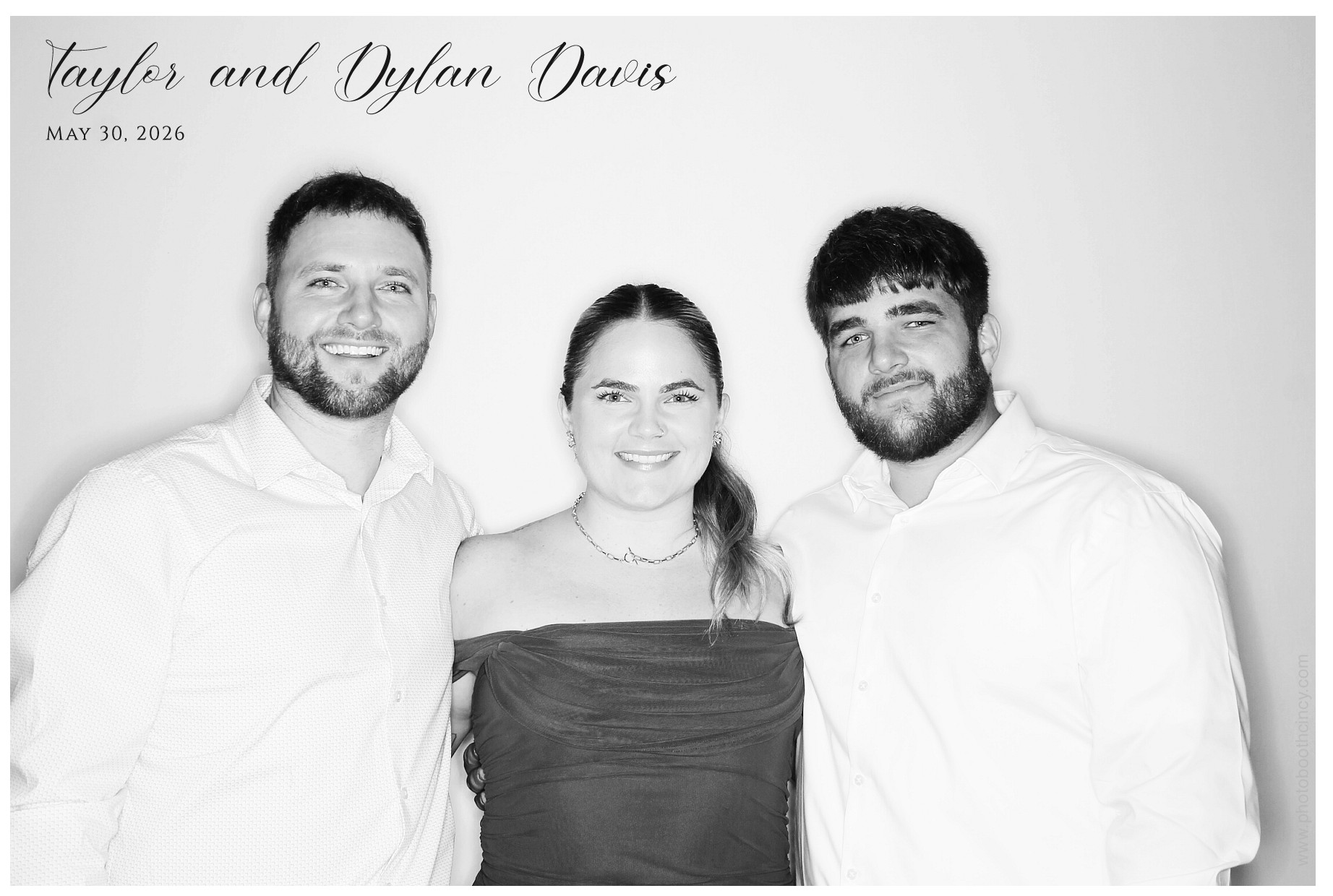 Taylor & Dylan Davis | View more photos from the event at gallery.photoboothcincy.com/u/PhotoBoothCincy/Taylor-Dylan-Davis