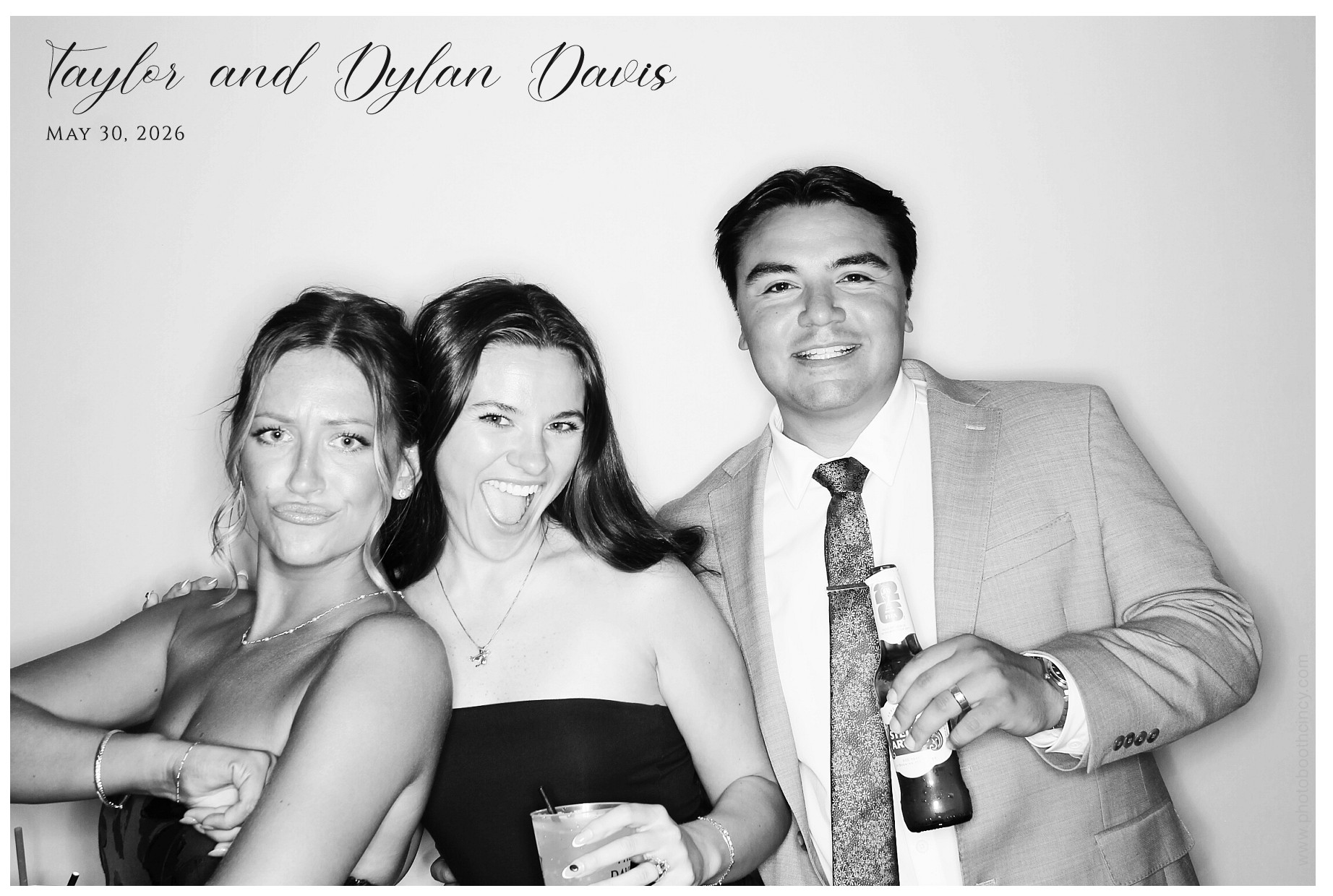 Taylor & Dylan Davis | View more photos from the event at gallery.photoboothcincy.com/u/PhotoBoothCincy/Taylor-Dylan-Davis