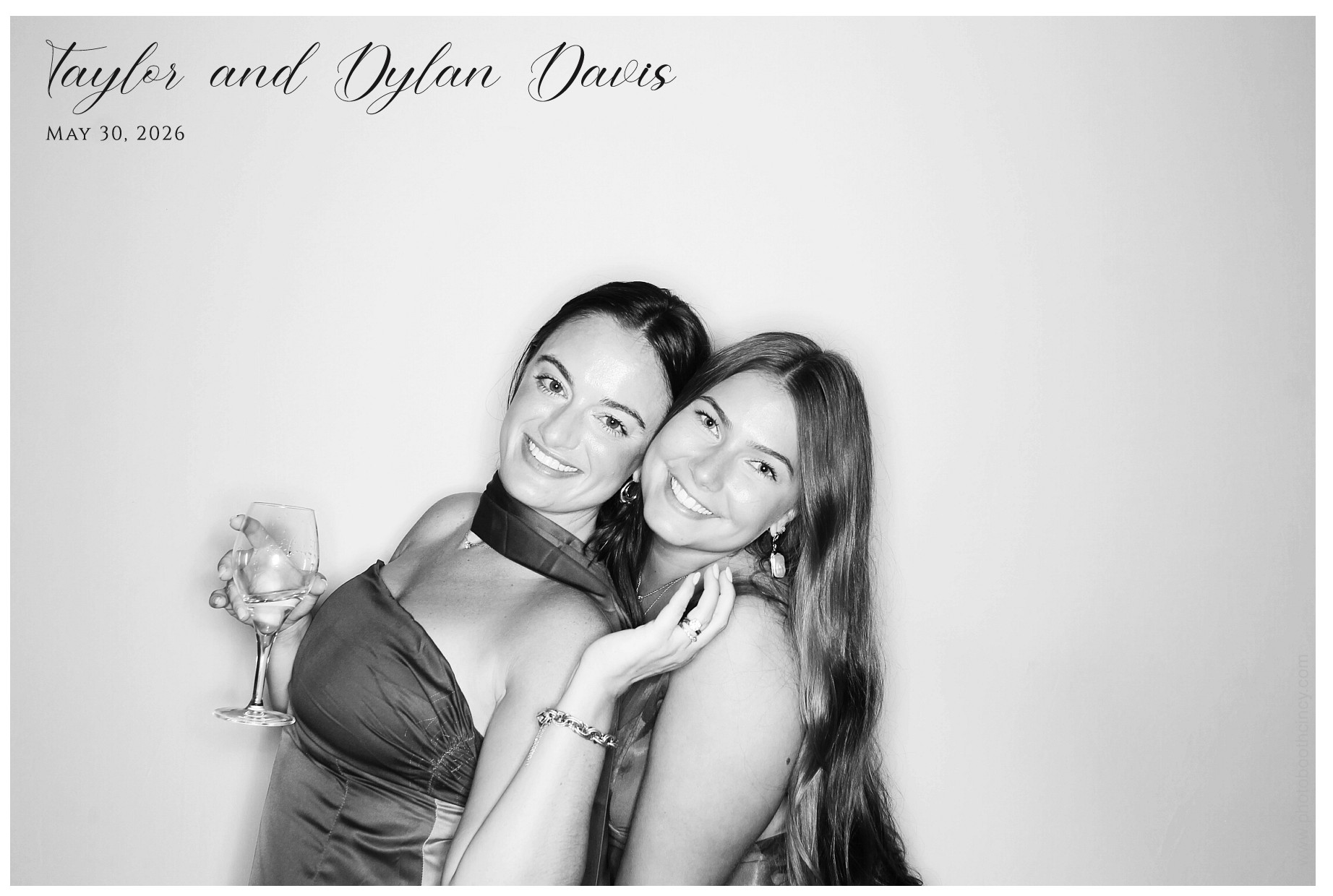 Taylor & Dylan Davis | View more photos from the event at gallery.photoboothcincy.com/u/PhotoBoothCincy/Taylor-Dylan-Davis