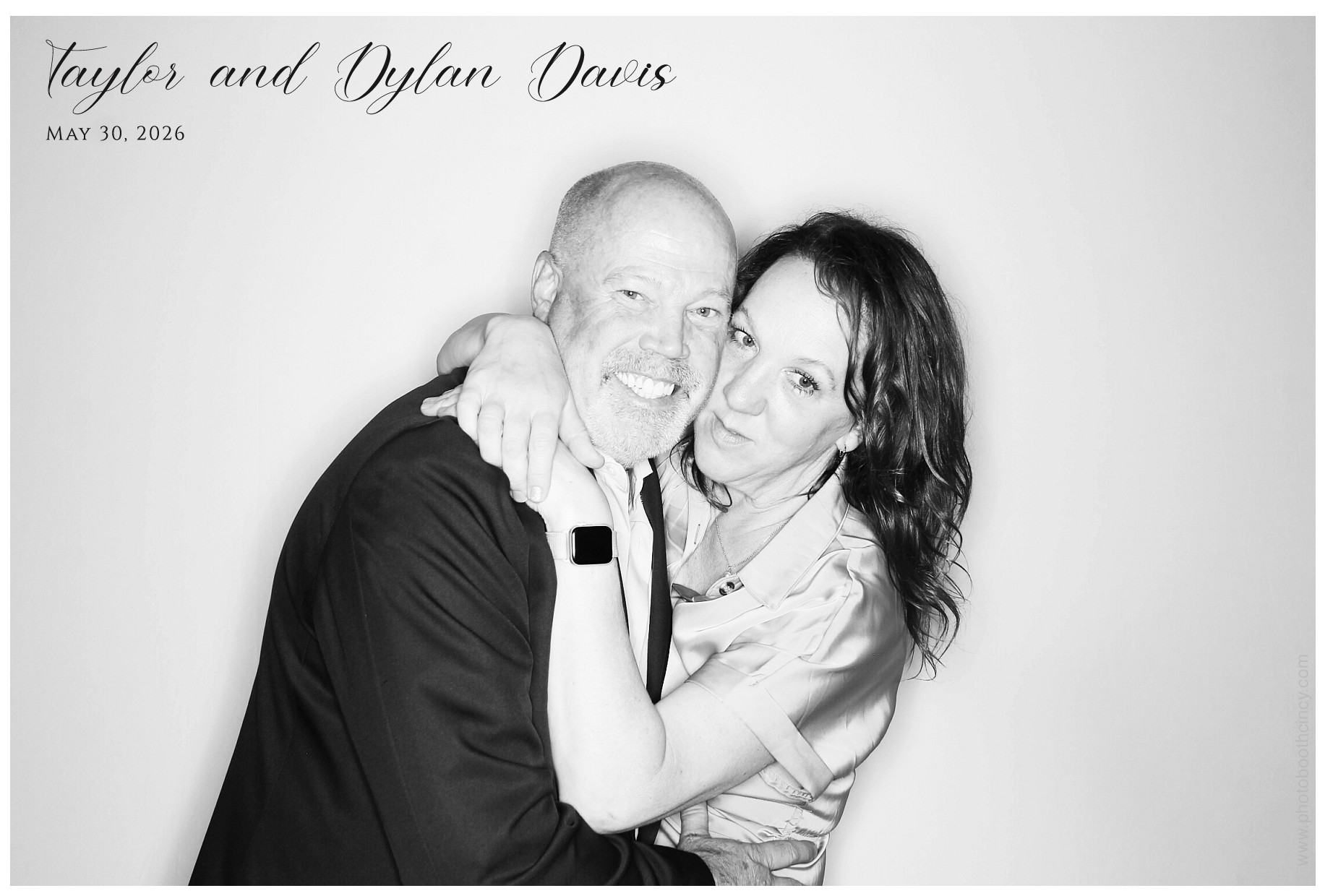 Taylor & Dylan Davis | View more photos from the event at gallery.photoboothcincy.com/u/PhotoBoothCincy/Taylor-Dylan-Davis