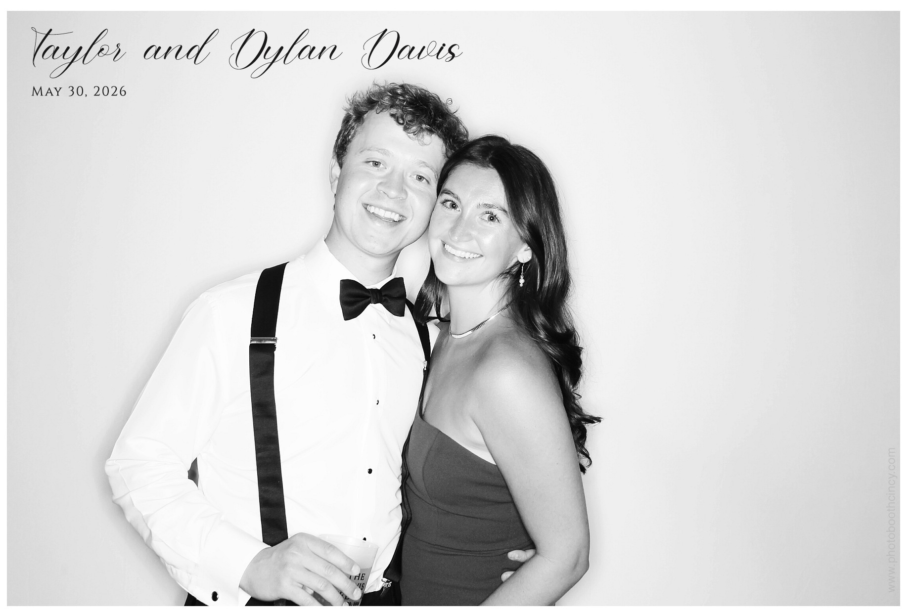 Taylor & Dylan Davis | View more photos from the event at gallery.photoboothcincy.com/u/PhotoBoothCincy/Taylor-Dylan-Davis