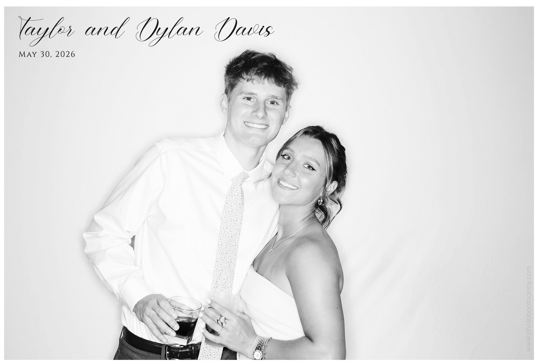 Taylor & Dylan Davis | View more photos from the event at gallery.photoboothcincy.com/u/PhotoBoothCincy/Taylor-Dylan-Davis