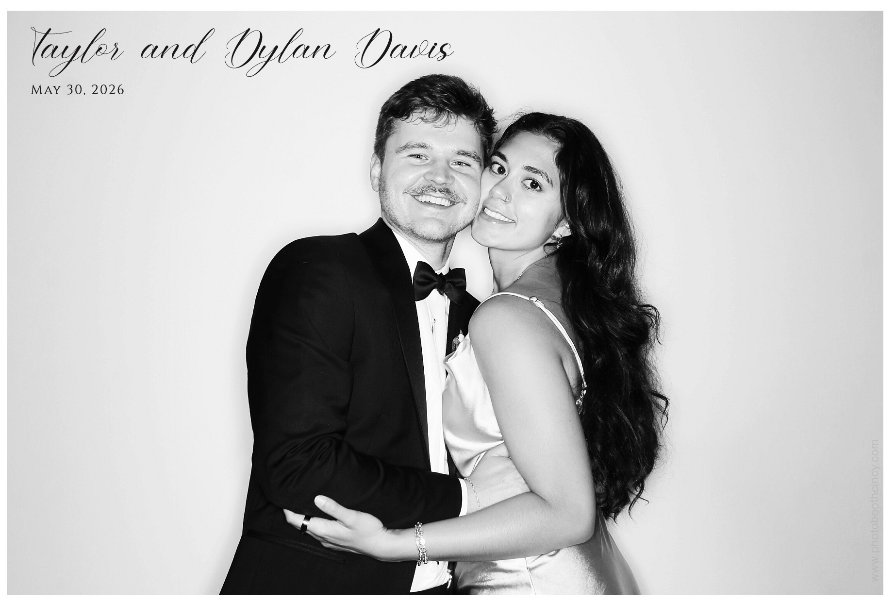 Taylor & Dylan Davis | View more photos from the event at gallery.photoboothcincy.com/u/PhotoBoothCincy/Taylor-Dylan-Davis