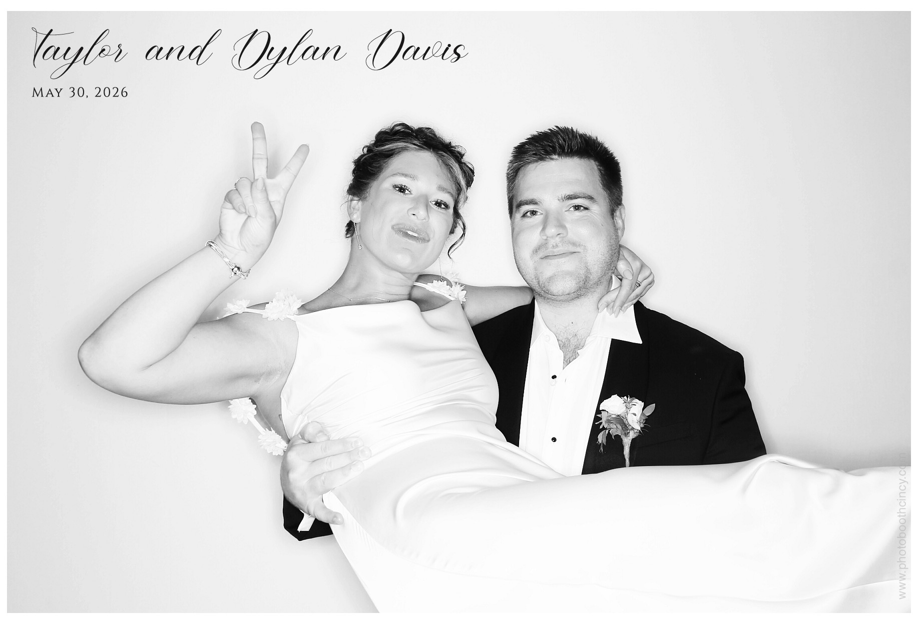 Taylor & Dylan Davis | View more photos from the event at gallery.photoboothcincy.com/u/PhotoBoothCincy/Taylor-Dylan-Davis