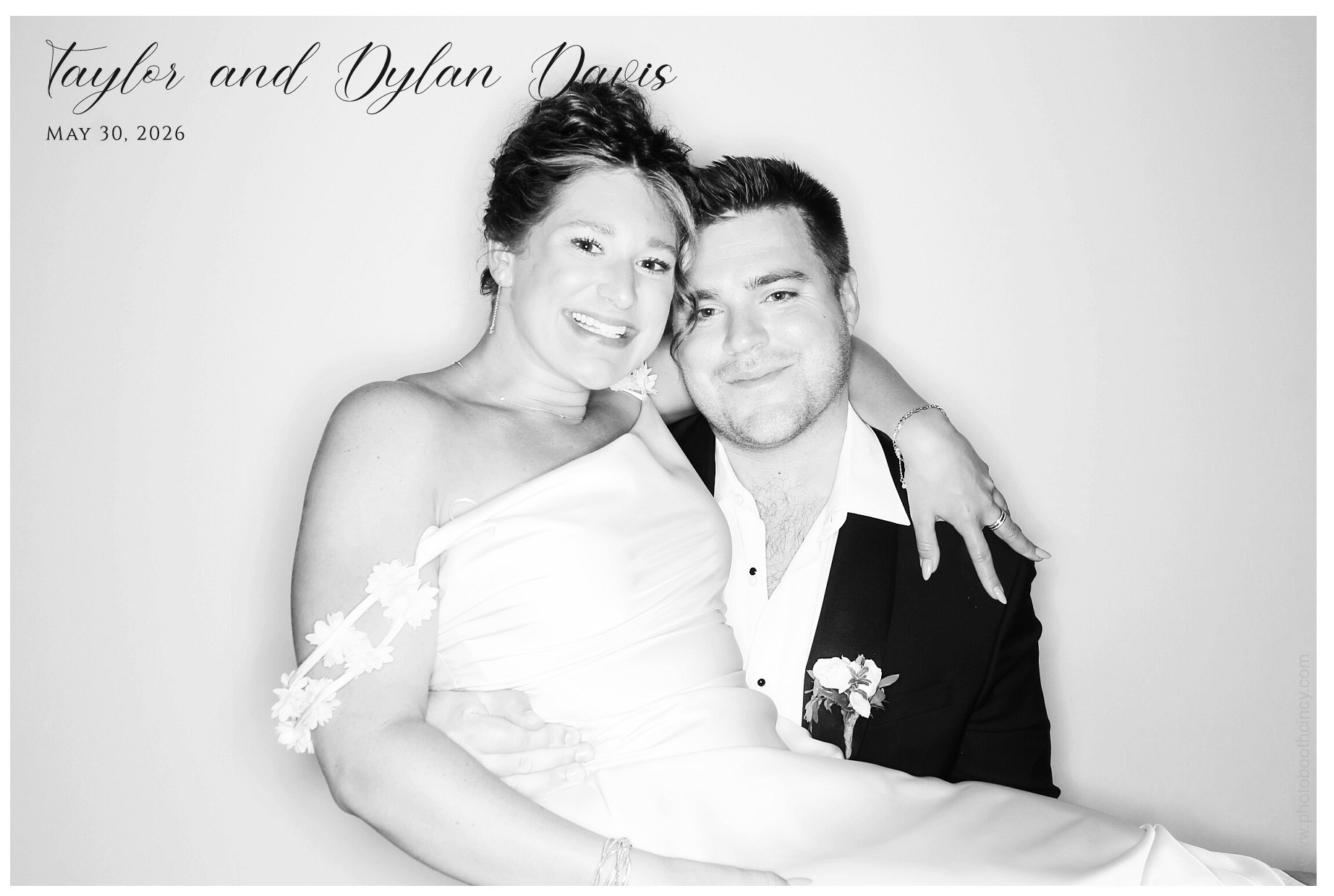 Taylor & Dylan Davis | View more photos from the event at gallery.photoboothcincy.com/u/PhotoBoothCincy/Taylor-Dylan-Davis