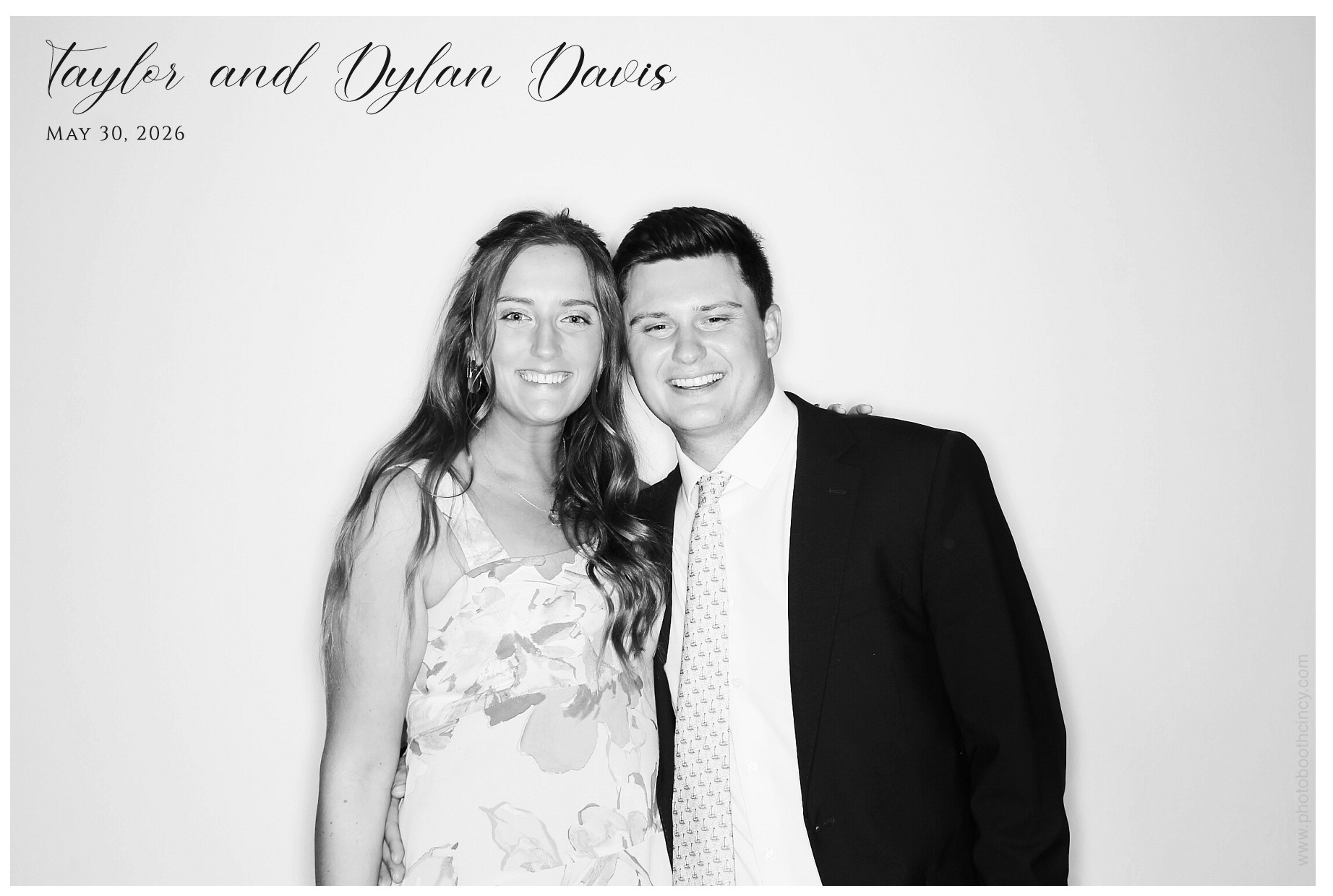 Taylor & Dylan Davis | View more photos from the event at gallery.photoboothcincy.com/u/PhotoBoothCincy/Taylor-Dylan-Davis