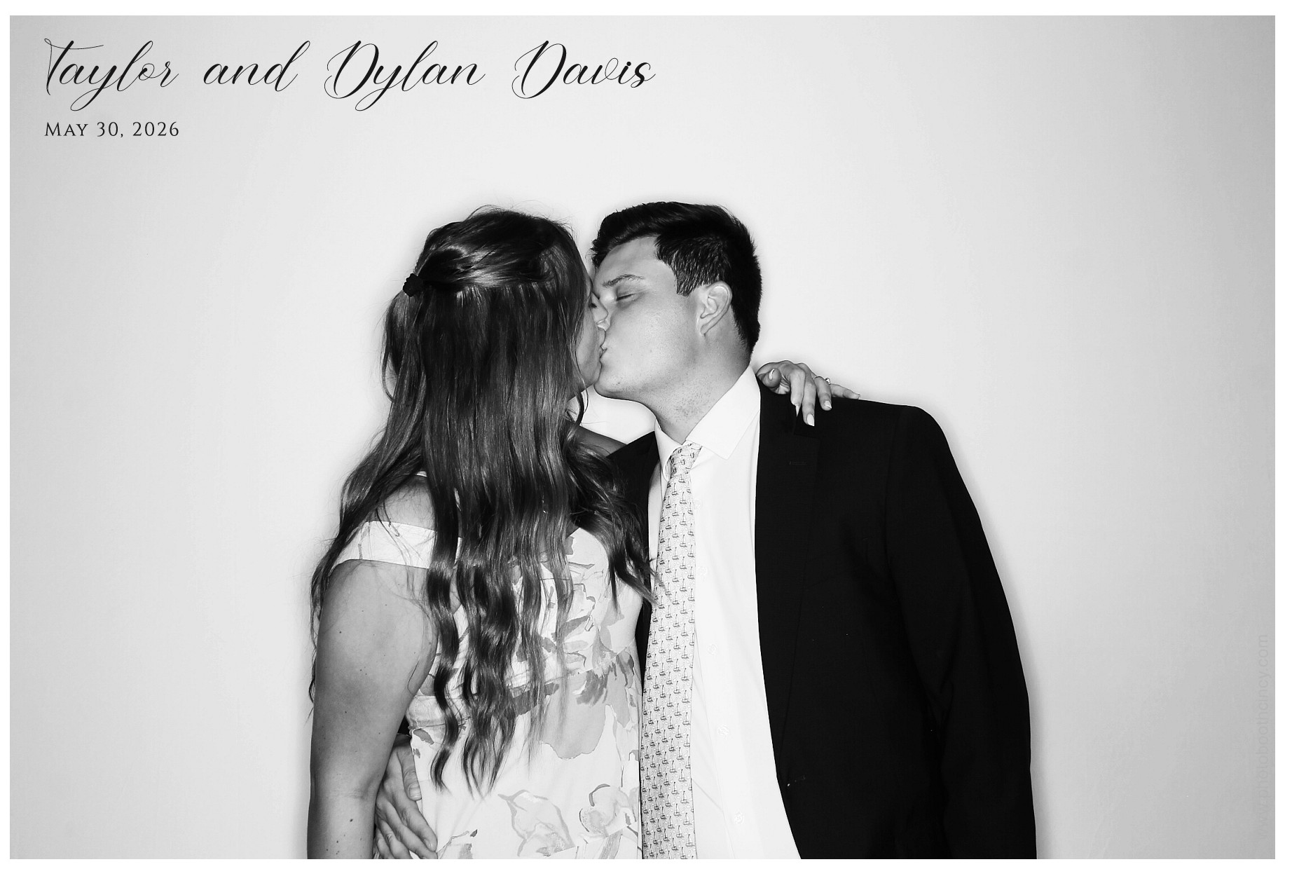 Taylor & Dylan Davis | View more photos from the event at gallery.photoboothcincy.com/u/PhotoBoothCincy/Taylor-Dylan-Davis