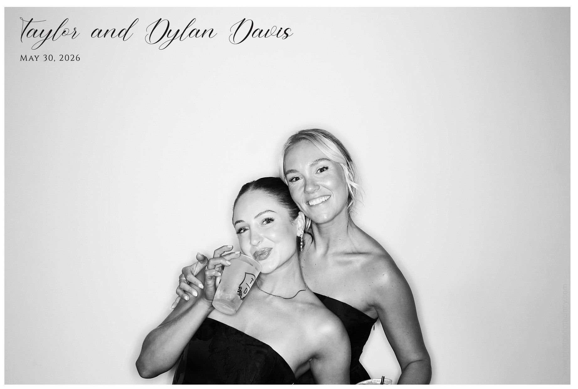 Taylor & Dylan Davis | View more photos from the event at gallery.photoboothcincy.com/u/PhotoBoothCincy/Taylor-Dylan-Davis
