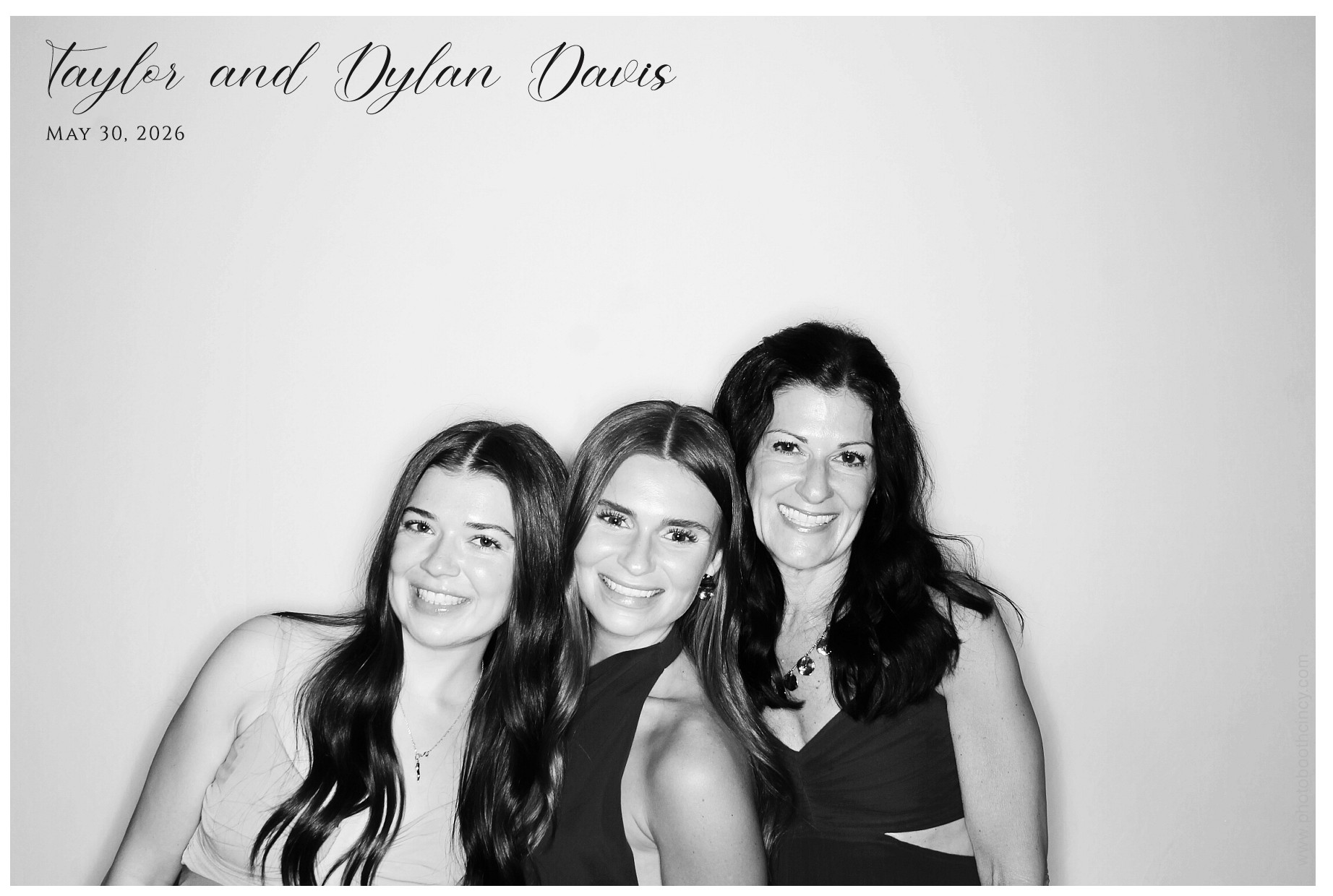 Taylor & Dylan Davis | View more photos from the event at gallery.photoboothcincy.com/u/PhotoBoothCincy/Taylor-Dylan-Davis