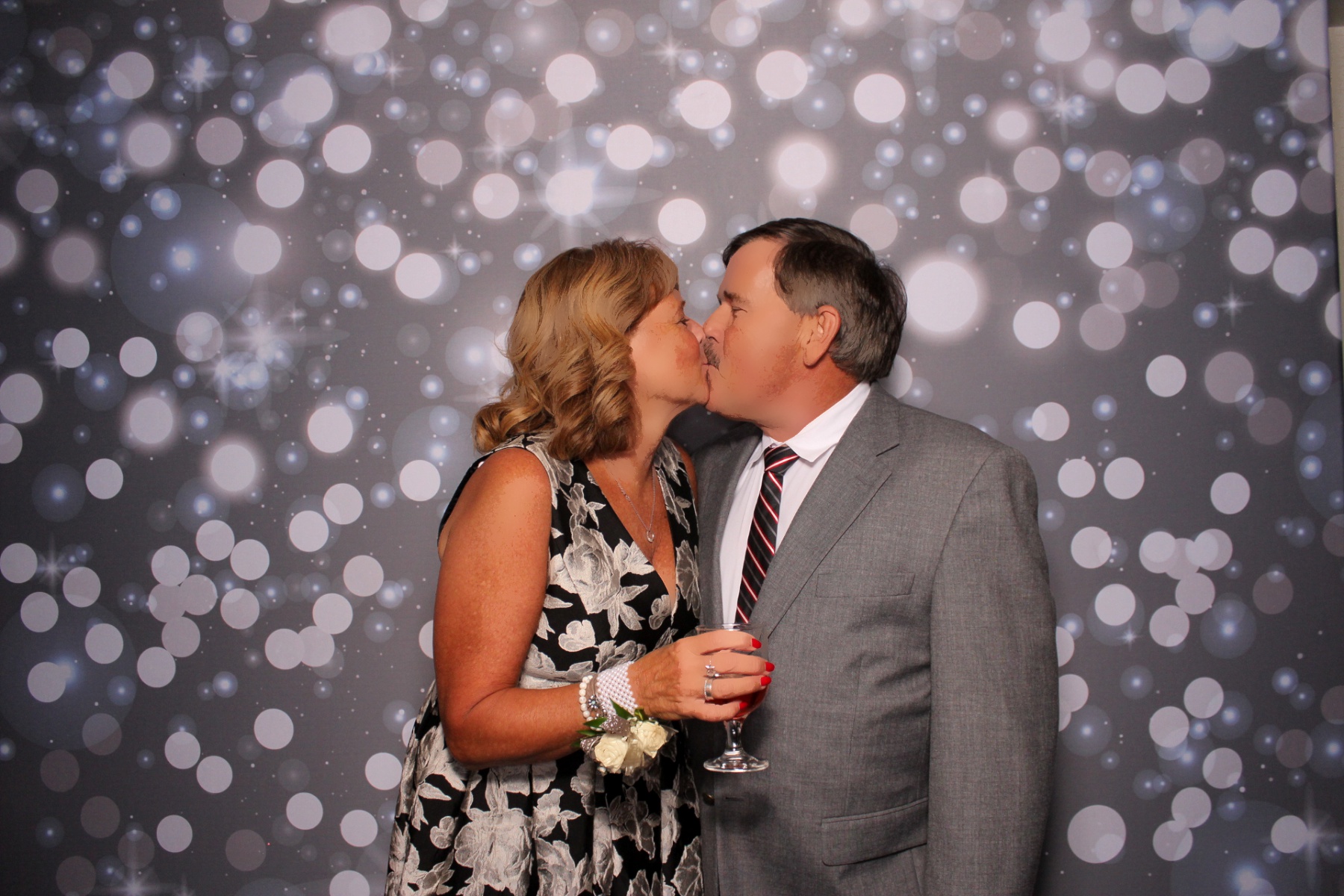 Taylor & Mitchell | View more photos from the event at gallery.photoboothcincy.com/u/PhotoBoothCincy/Taylor-Mitchell