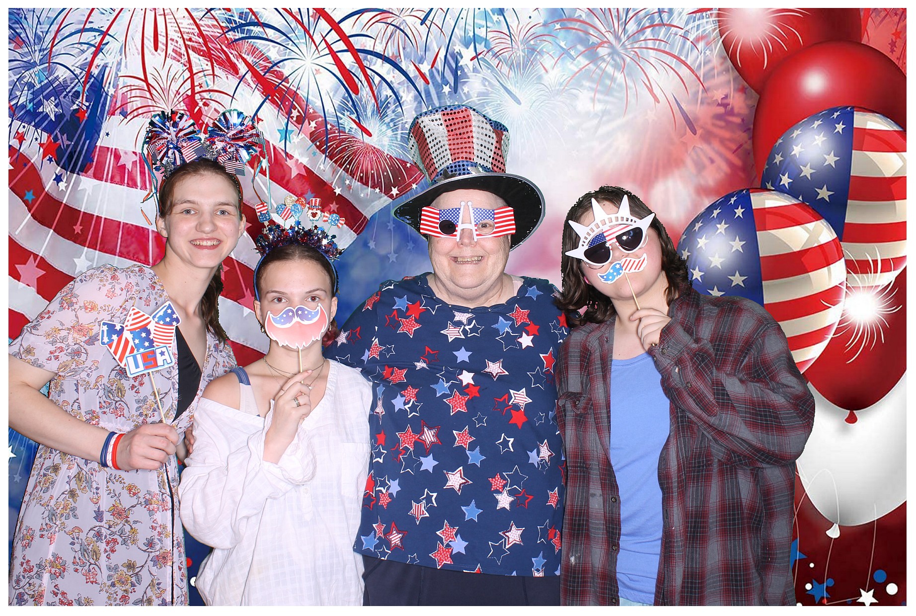 Taylor's July Party!! | View more photos from the event at gallery.photoboothcincy.com/u/PhotoBoothCincy/Taylors-July-Party