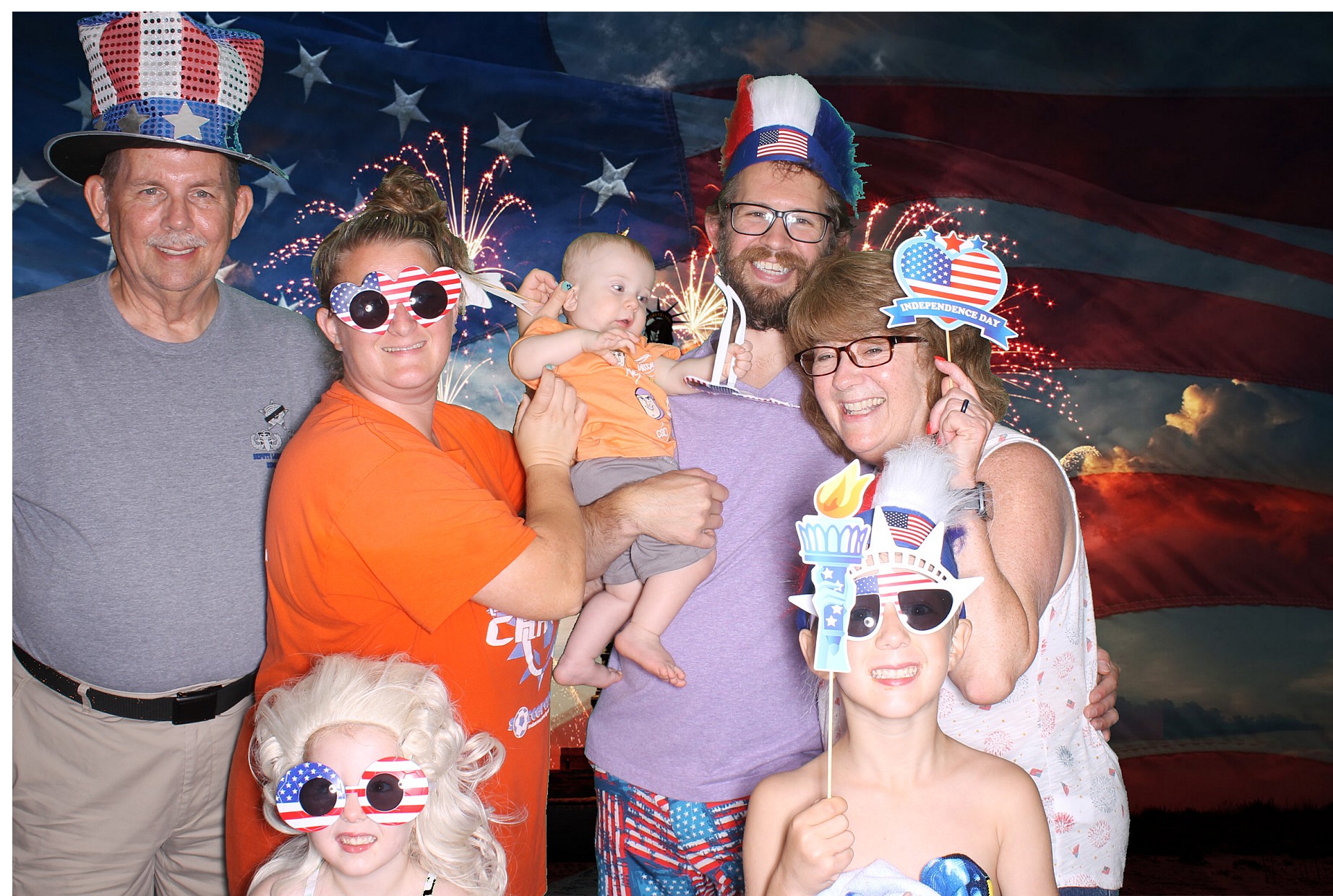 Taylor's July Party!! | View more photos from the event at gallery.photoboothcincy.com/u/PhotoBoothCincy/Taylors-July-Party