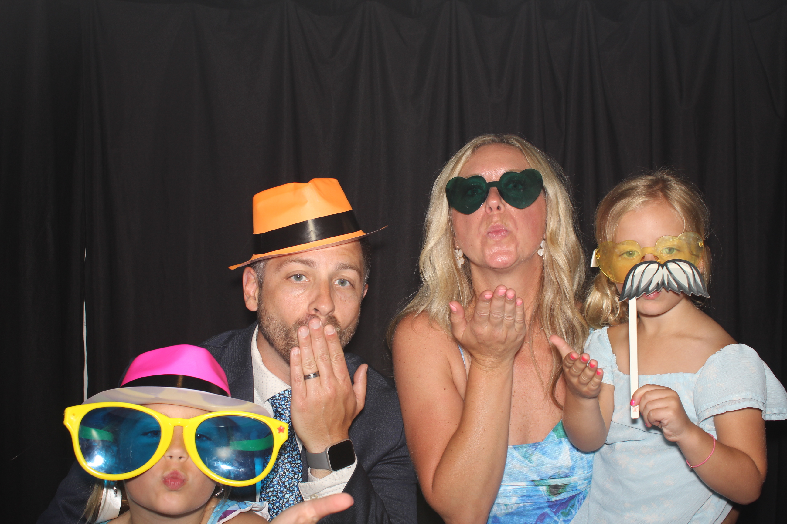 The Hortons | View more photos from the event at gallery.photoboothcincy.com/u/PhotoBoothCincy/The-Hortons