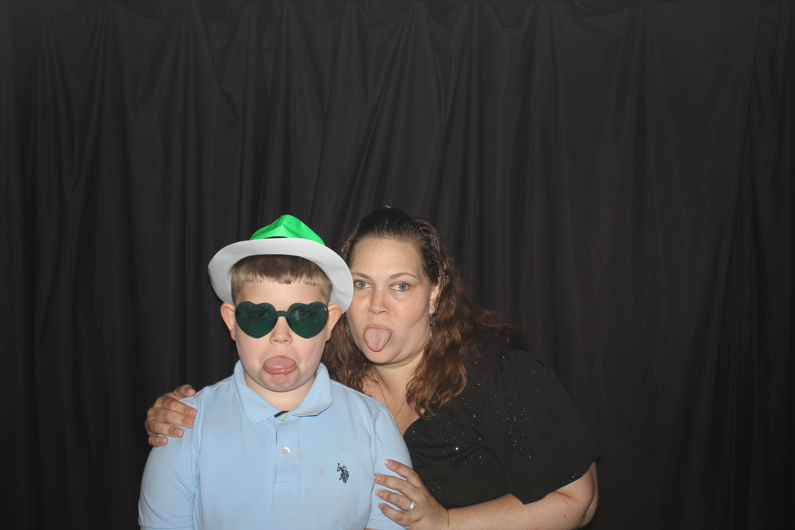 The Hortons | View more photos from the event at gallery.photoboothcincy.com/u/PhotoBoothCincy/The-Hortons