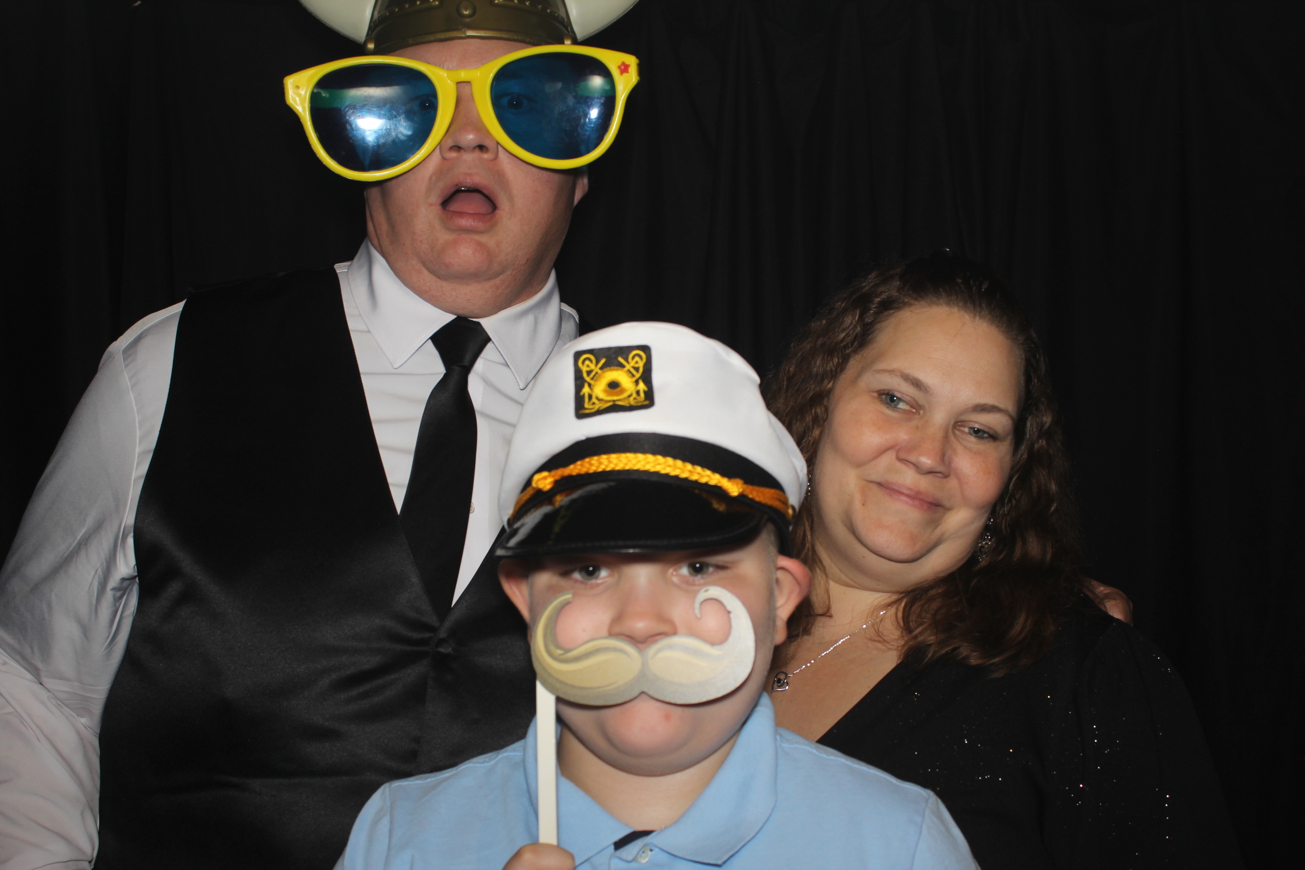 The Hortons | View more photos from the event at gallery.photoboothcincy.com/u/PhotoBoothCincy/The-Hortons