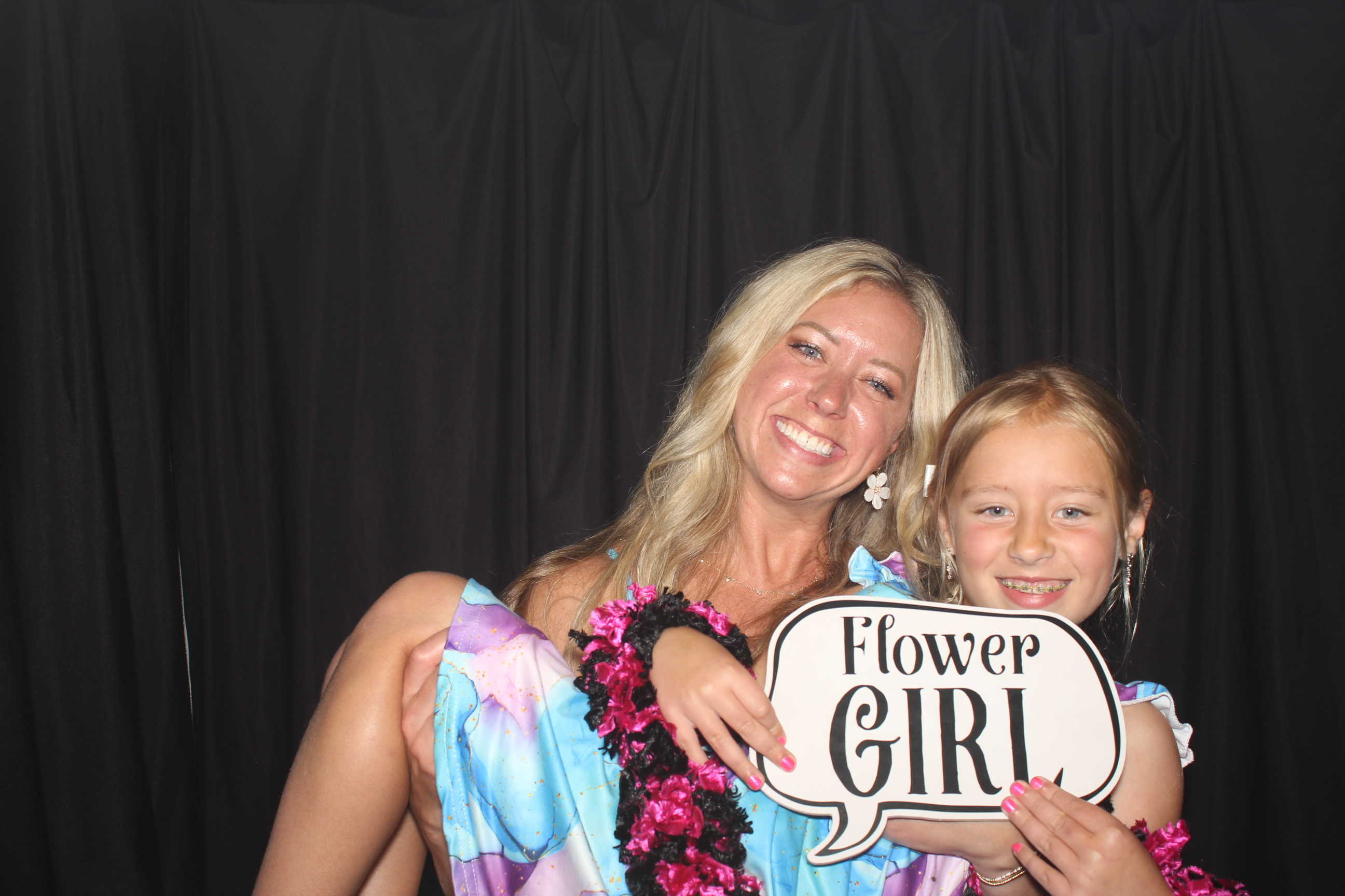 The Hortons | View more photos from the event at gallery.photoboothcincy.com/u/PhotoBoothCincy/The-Hortons