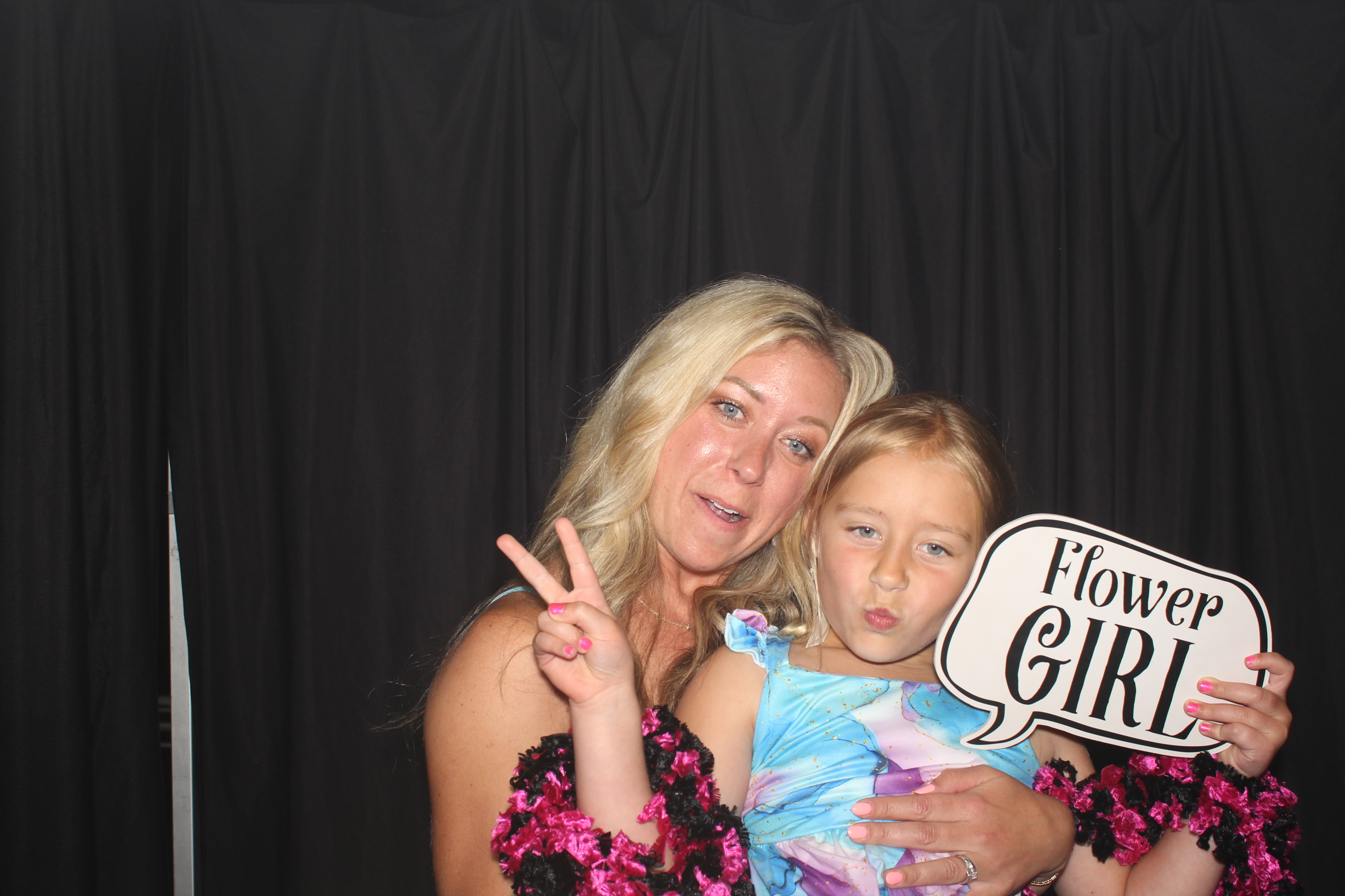 The Hortons | View more photos from the event at gallery.photoboothcincy.com/u/PhotoBoothCincy/The-Hortons