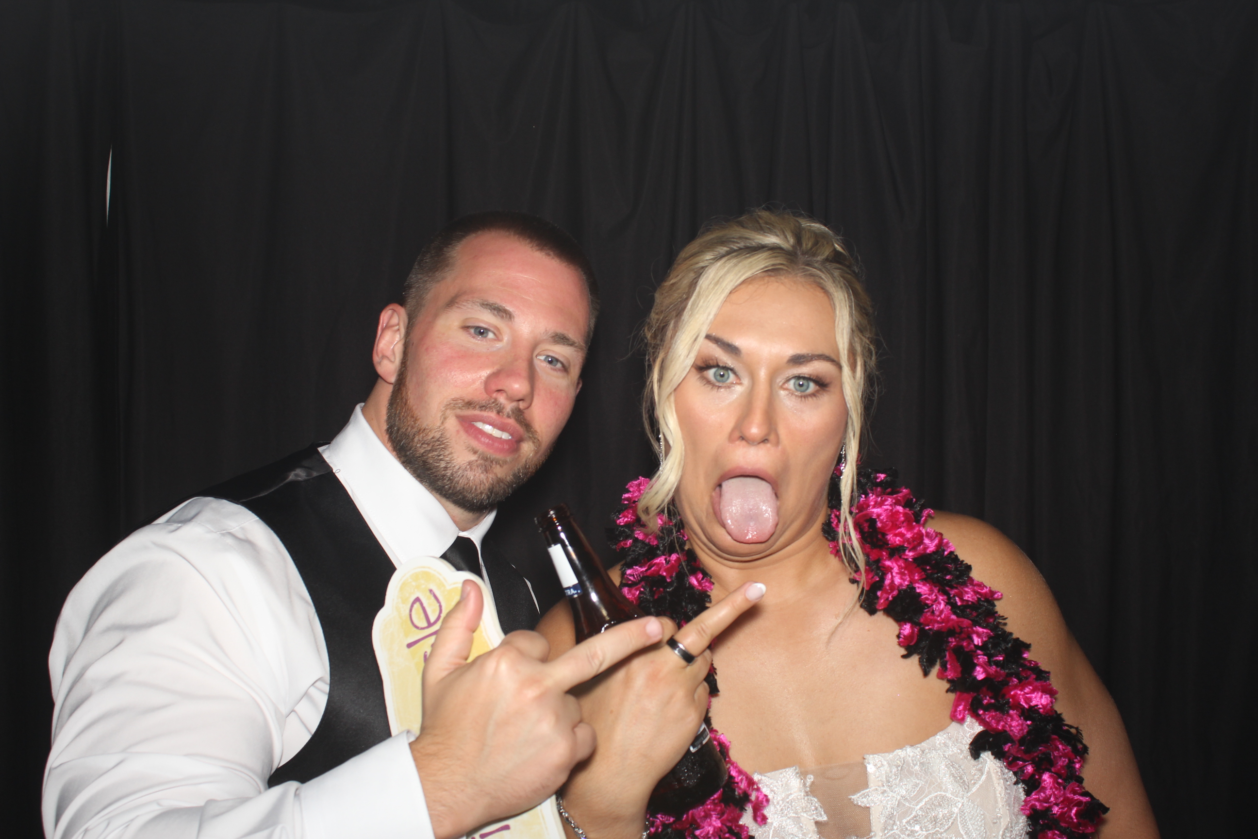 The Hortons | View more photos from the event at gallery.photoboothcincy.com/u/PhotoBoothCincy/The-Hortons