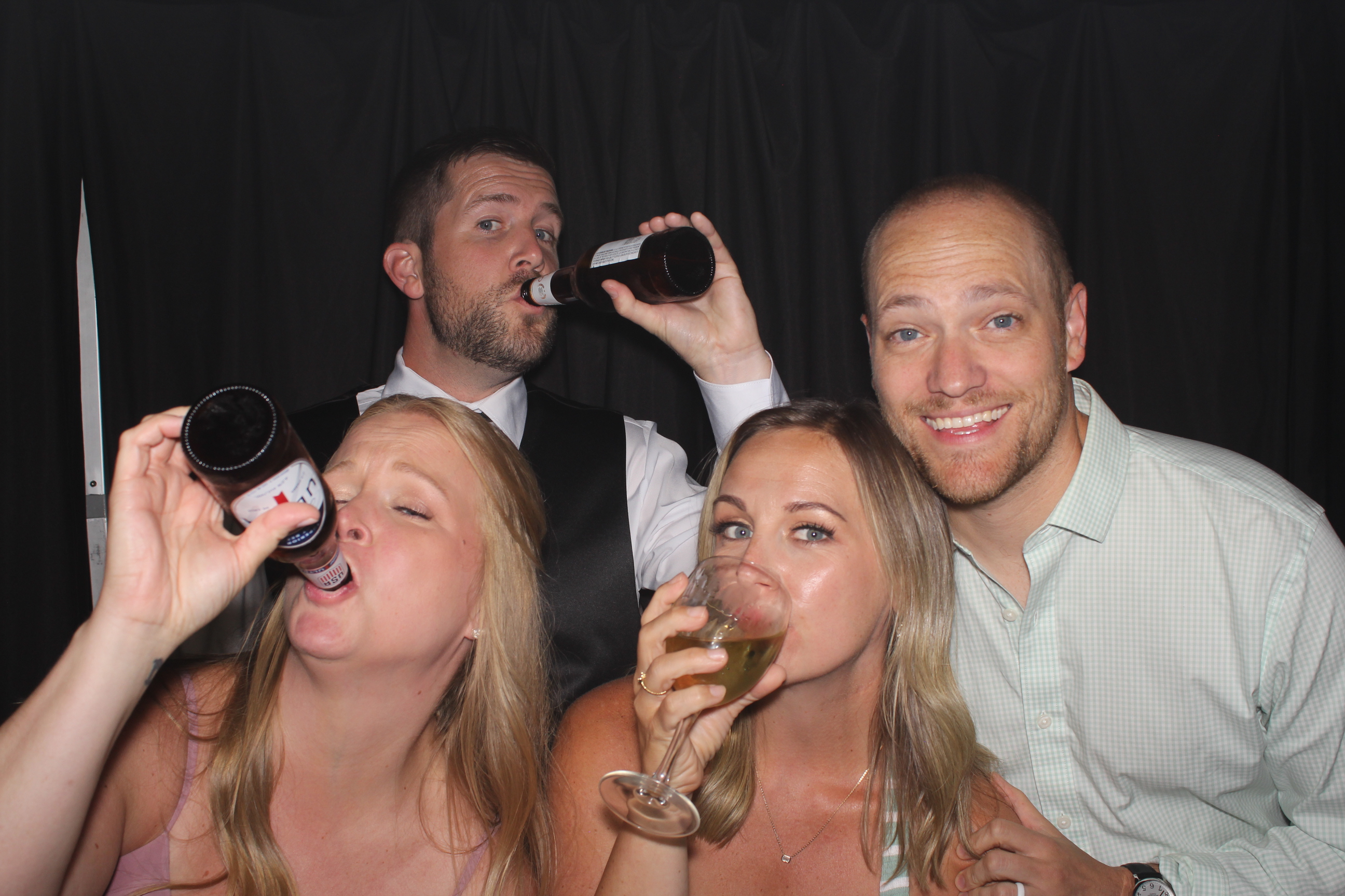 The Hortons | View more photos from the event at gallery.photoboothcincy.com/u/PhotoBoothCincy/The-Hortons