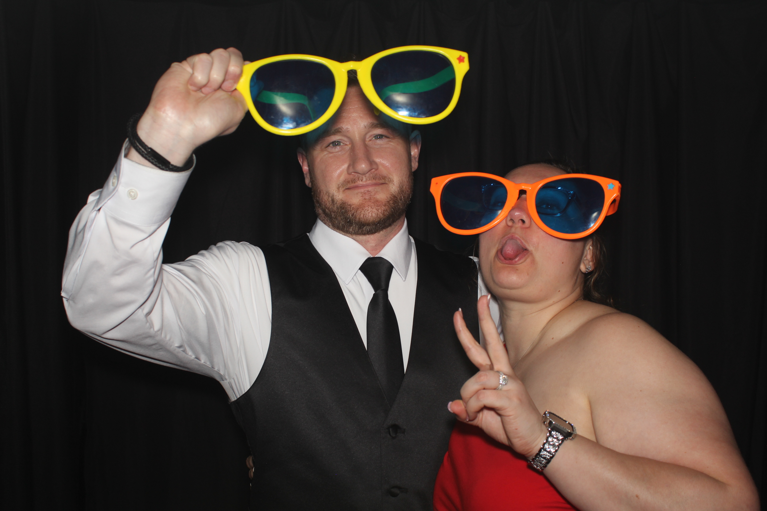 The Hortons | View more photos from the event at gallery.photoboothcincy.com/u/PhotoBoothCincy/The-Hortons