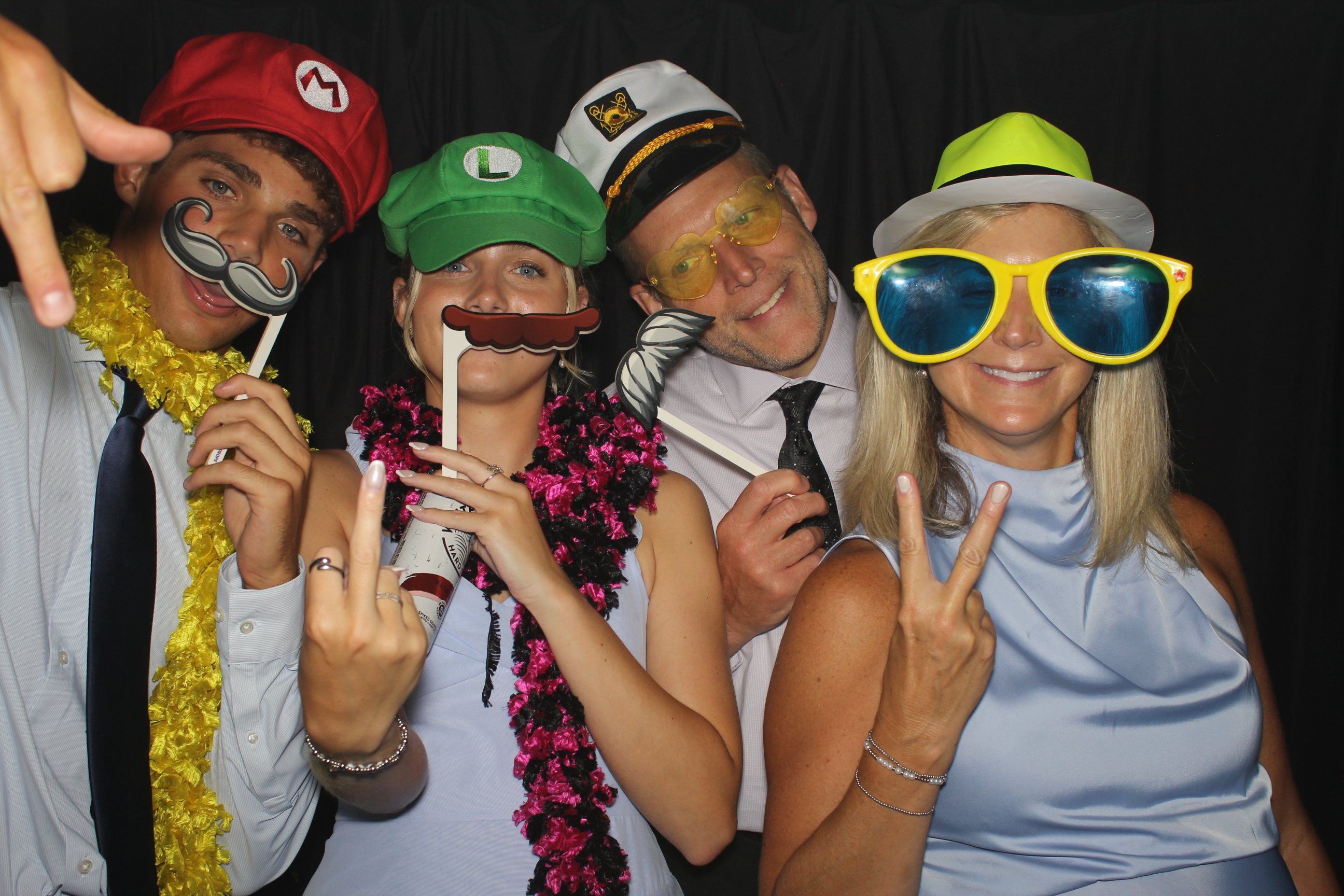 The Hortons | View more photos from the event at gallery.photoboothcincy.com/u/PhotoBoothCincy/The-Hortons
