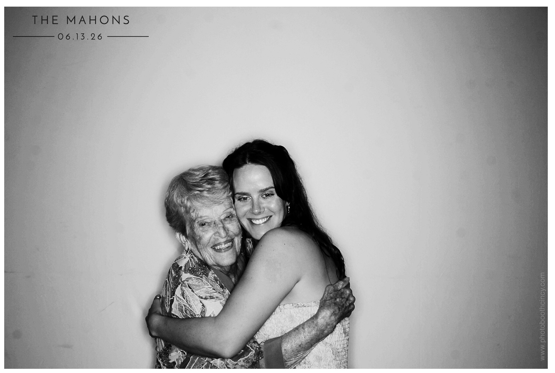 The Mahons | View more photos from the event at gallery.photoboothcincy.com/u/PhotoBoothCincy/The-Mahons