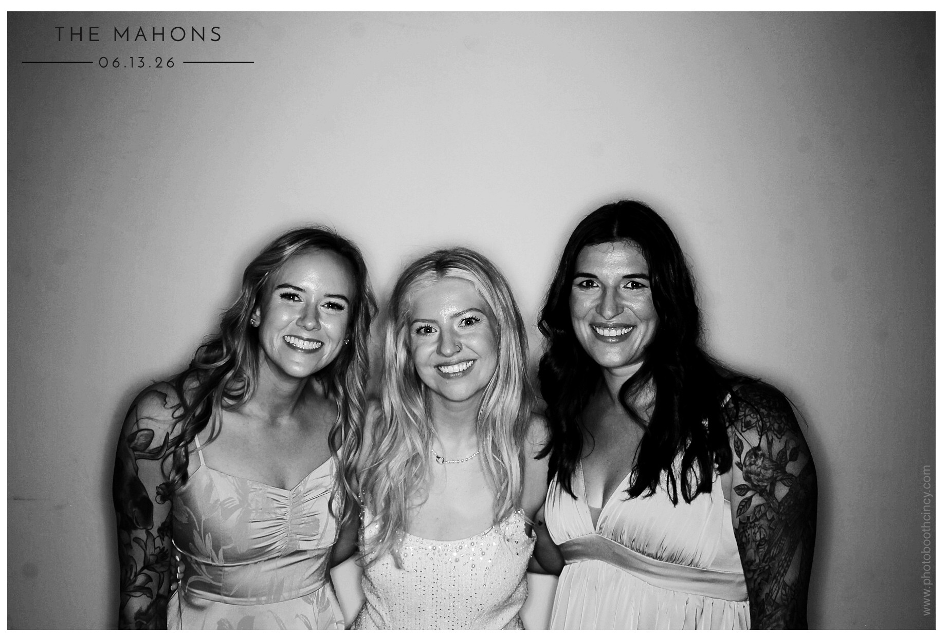 The Mahons | View more photos from the event at gallery.photoboothcincy.com/u/PhotoBoothCincy/The-Mahons