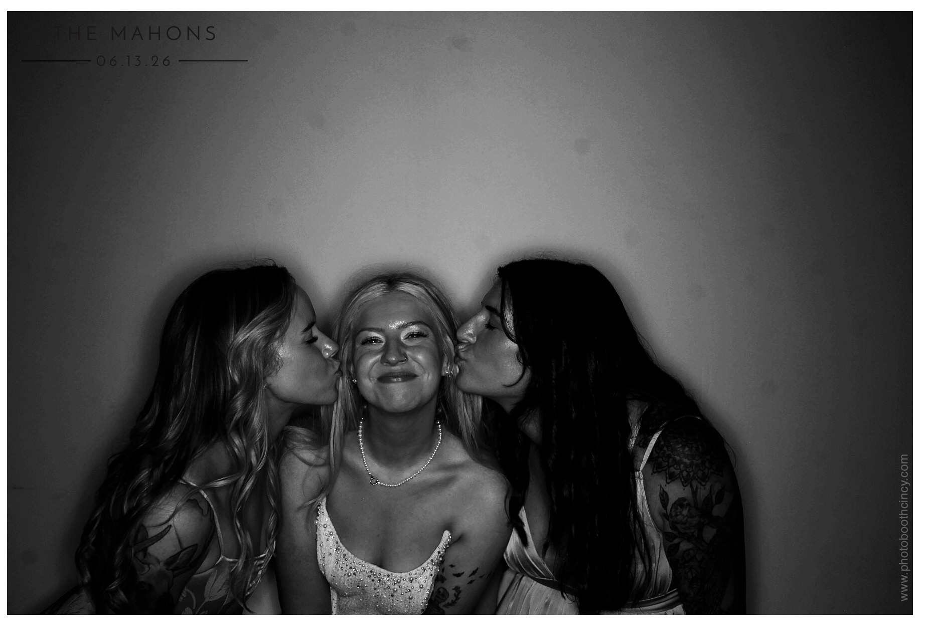 The Mahons | View more photos from the event at gallery.photoboothcincy.com/u/PhotoBoothCincy/The-Mahons