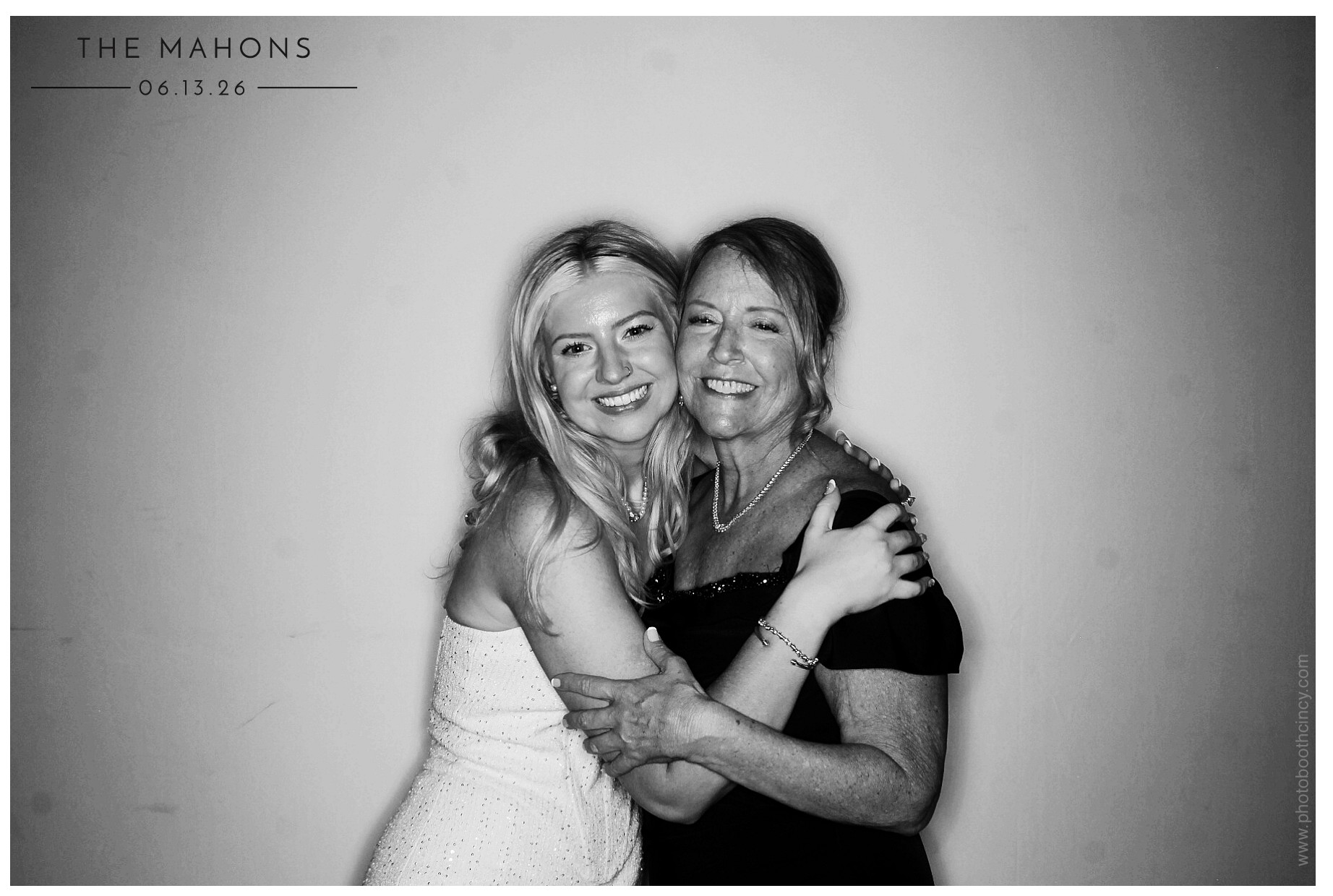 The Mahons | View more photos from the event at gallery.photoboothcincy.com/u/PhotoBoothCincy/The-Mahons