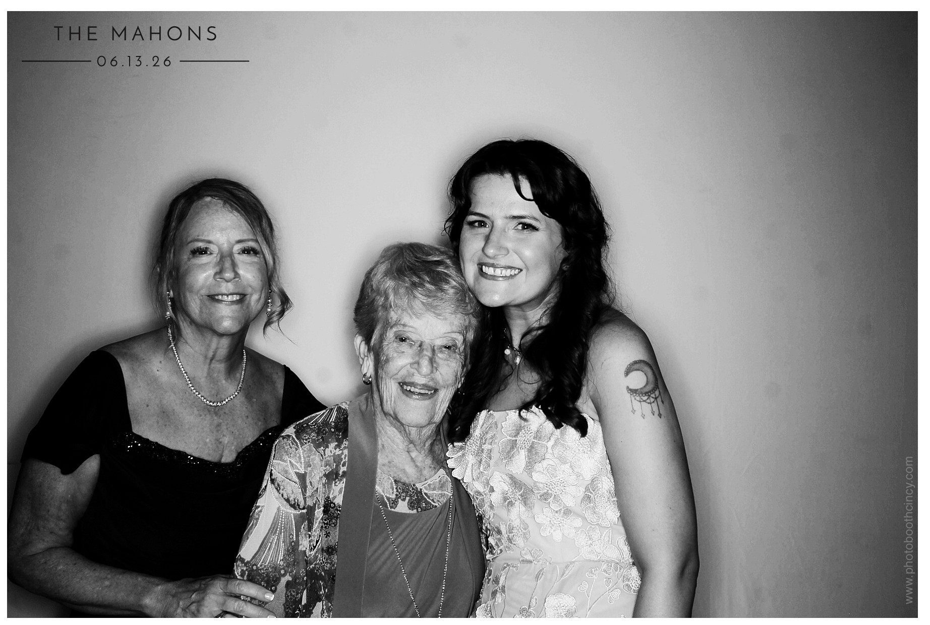 The Mahons | View more photos from the event at gallery.photoboothcincy.com/u/PhotoBoothCincy/The-Mahons
