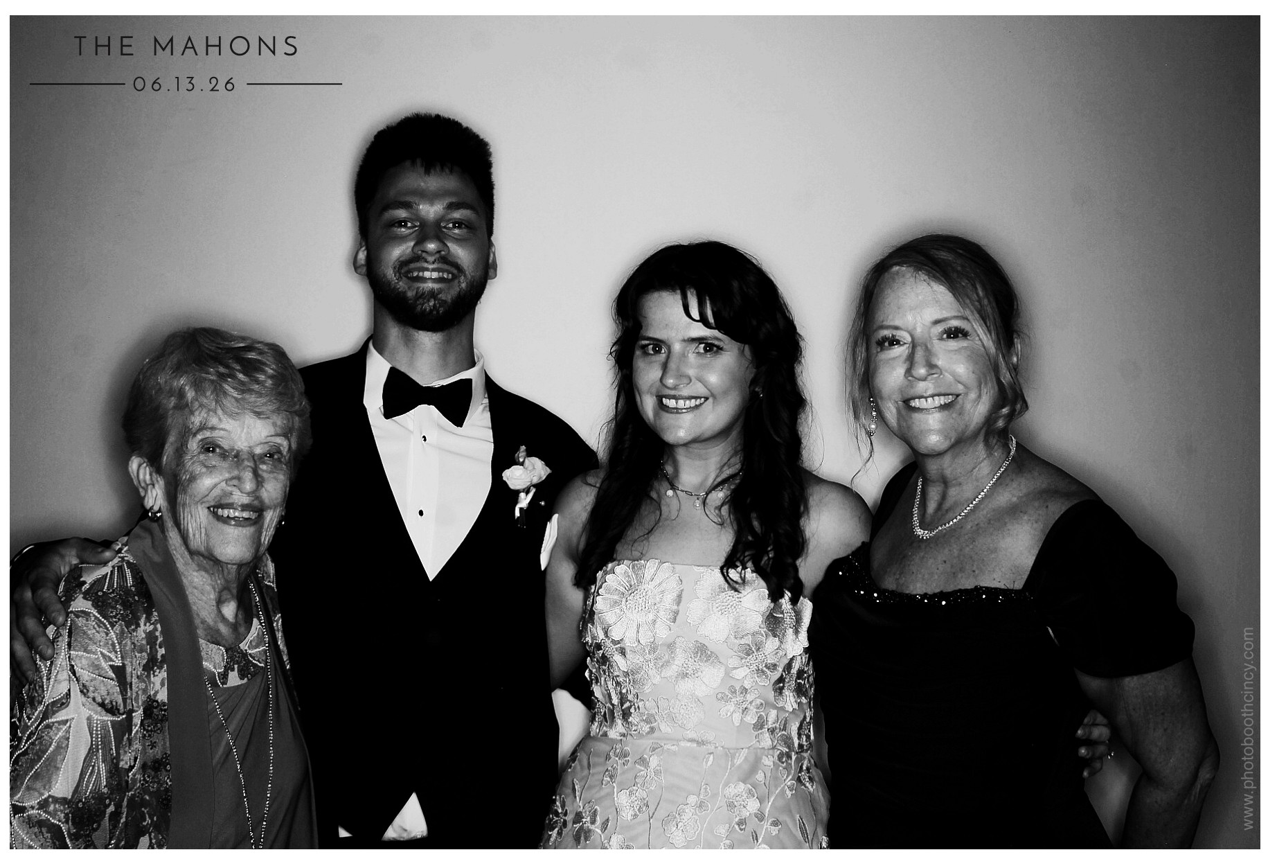 The Mahons | View more photos from the event at gallery.photoboothcincy.com/u/PhotoBoothCincy/The-Mahons