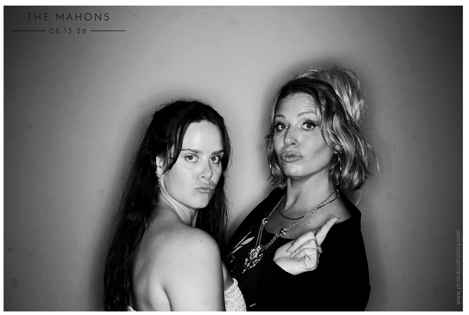 The Mahons | View more photos from the event at gallery.photoboothcincy.com/u/PhotoBoothCincy/The-Mahons