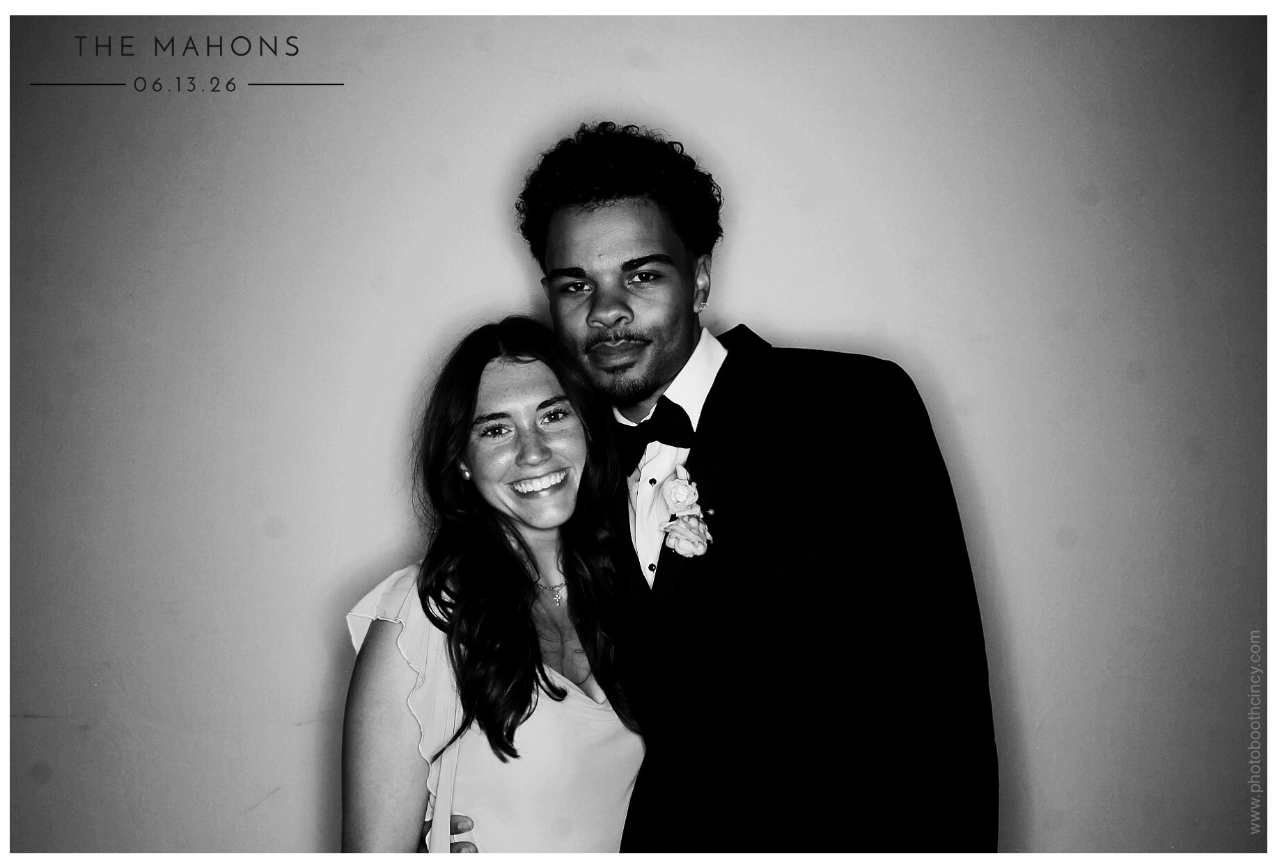 The Mahons | View more photos from the event at gallery.photoboothcincy.com/u/PhotoBoothCincy/The-Mahons