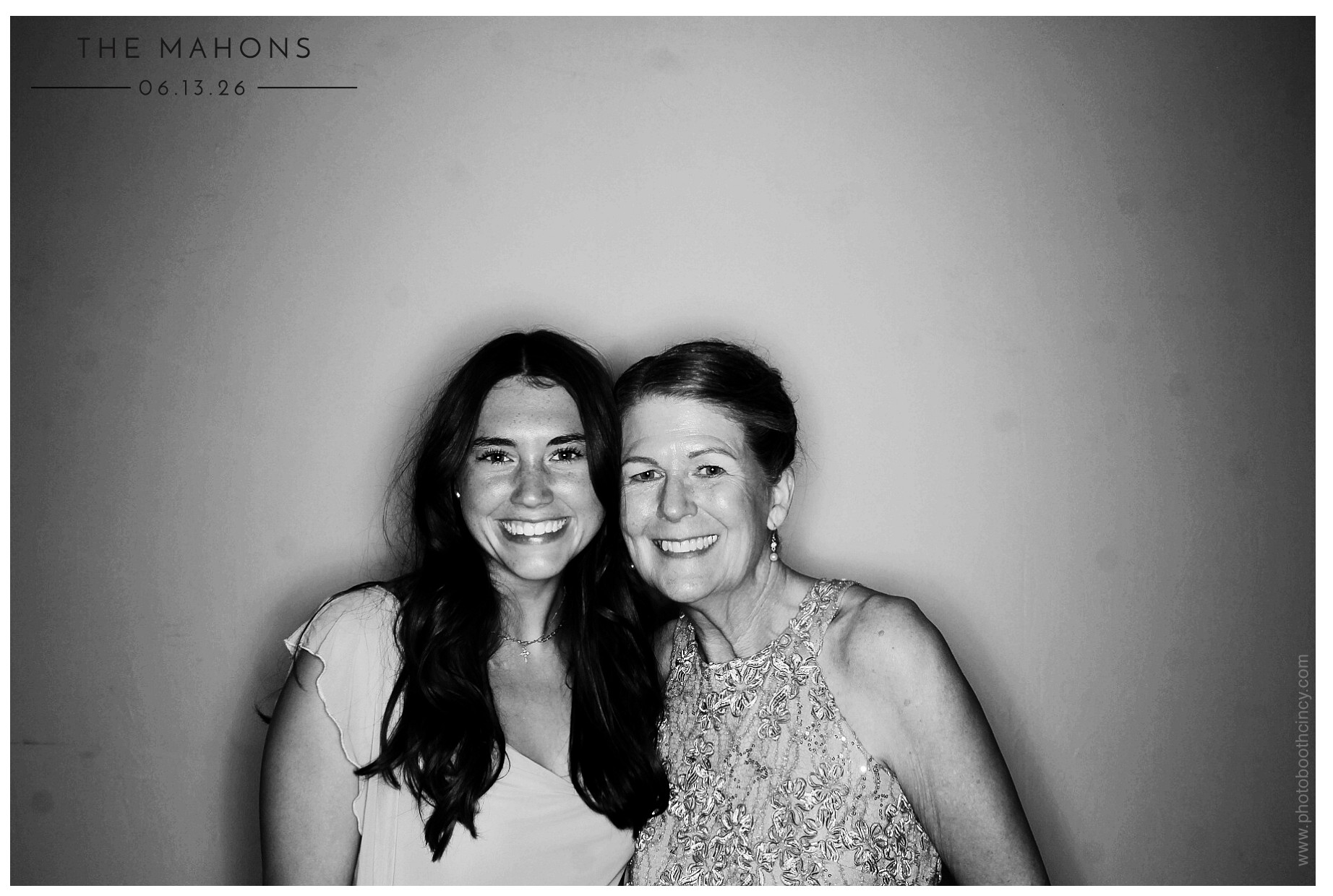 The Mahons | View more photos from the event at gallery.photoboothcincy.com/u/PhotoBoothCincy/The-Mahons