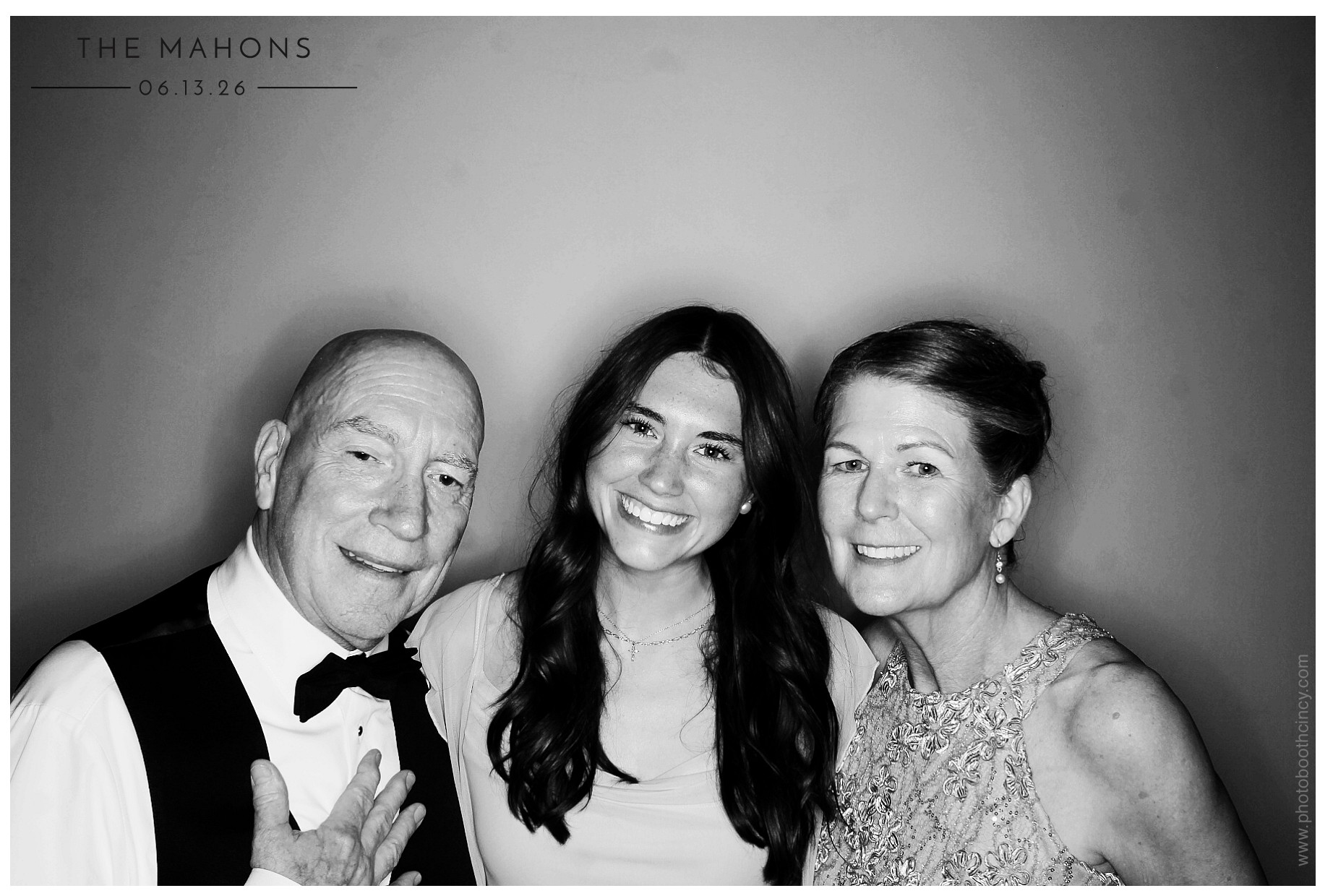 The Mahons | View more photos from the event at gallery.photoboothcincy.com/u/PhotoBoothCincy/The-Mahons