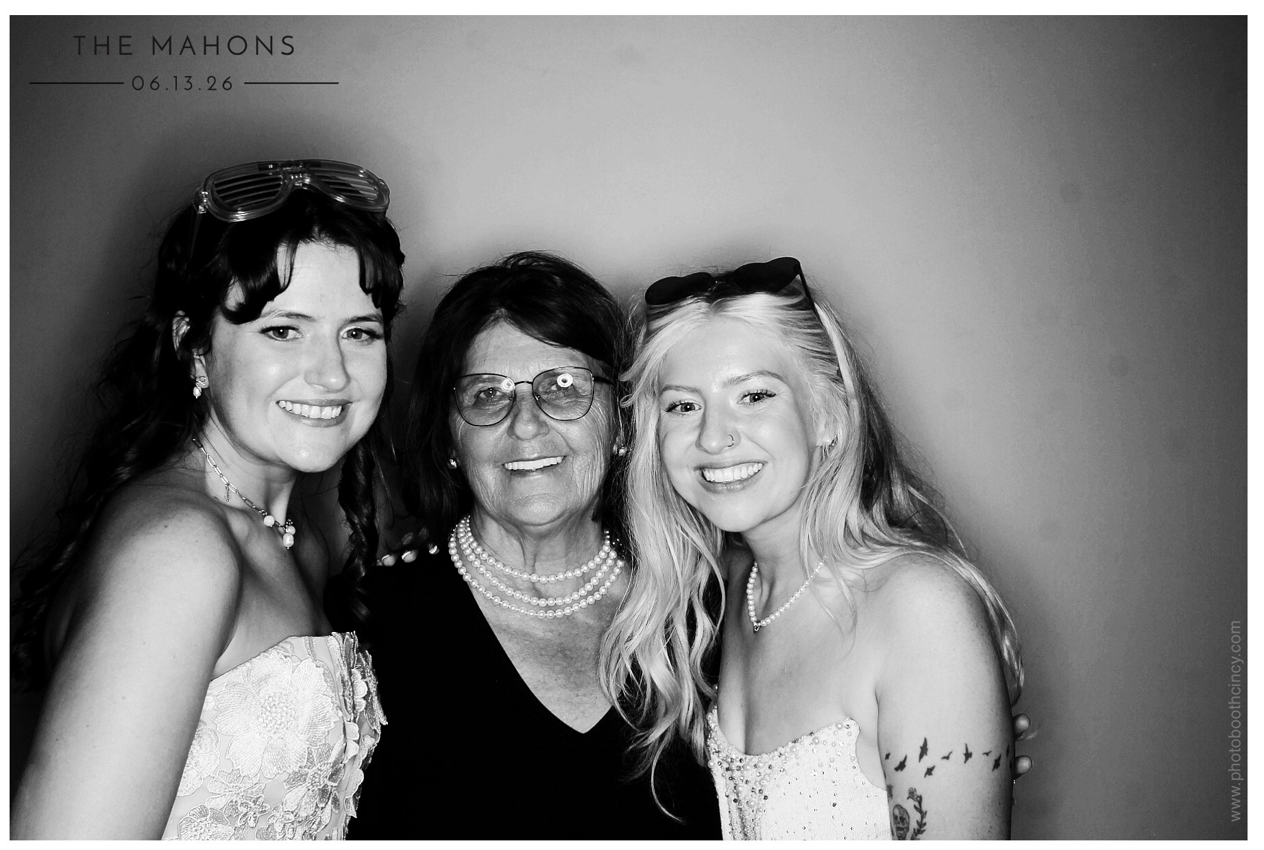 The Mahons | View more photos from the event at gallery.photoboothcincy.com/u/PhotoBoothCincy/The-Mahons