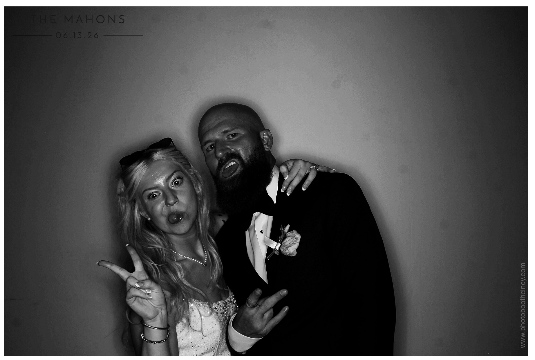 The Mahons | View more photos from the event at gallery.photoboothcincy.com/u/PhotoBoothCincy/The-Mahons