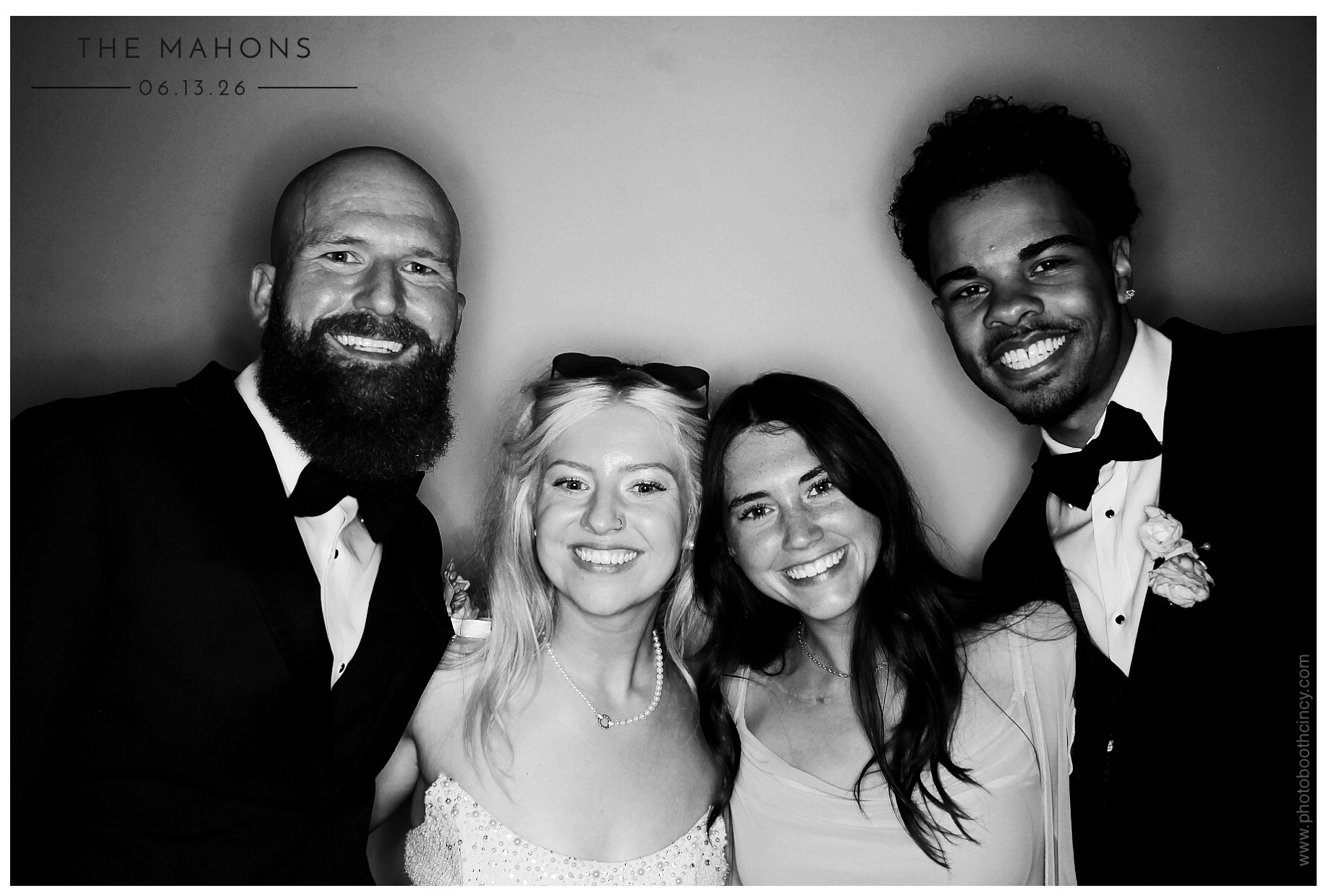 The Mahons | View more photos from the event at gallery.photoboothcincy.com/u/PhotoBoothCincy/The-Mahons