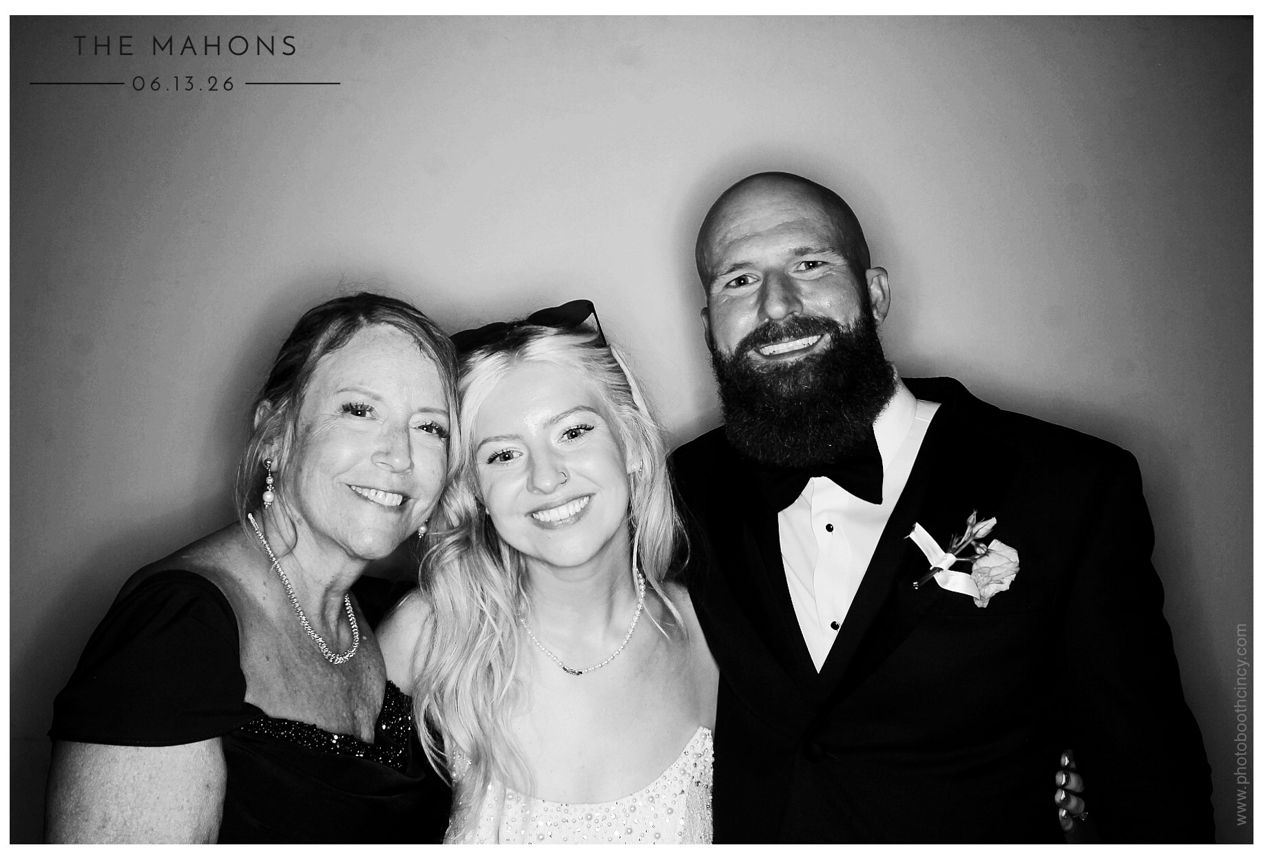 The Mahons | View more photos from the event at gallery.photoboothcincy.com/u/PhotoBoothCincy/The-Mahons