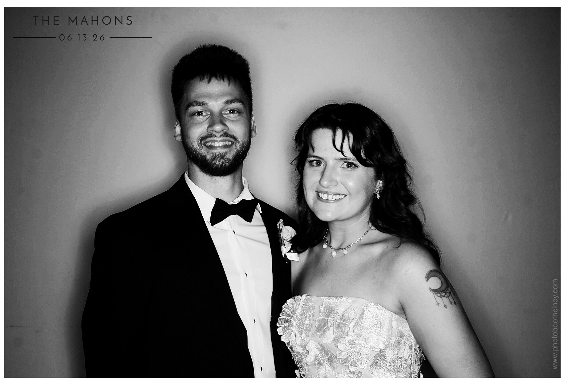 The Mahons | View more photos from the event at gallery.photoboothcincy.com/u/PhotoBoothCincy/The-Mahons