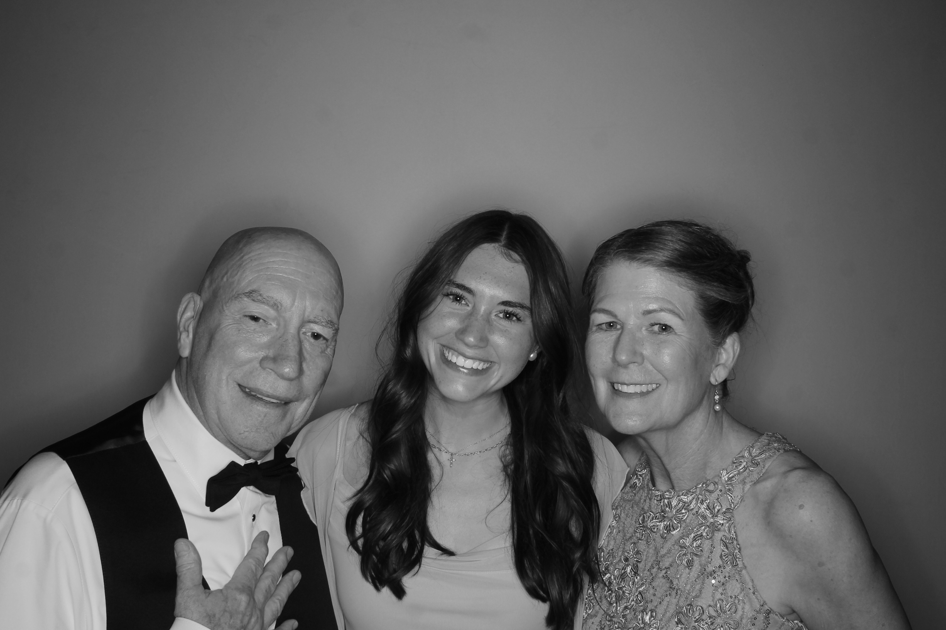The Mahons | View more photos from the event at gallery.photoboothcincy.com/u/PhotoBoothCincy/The-Mahons