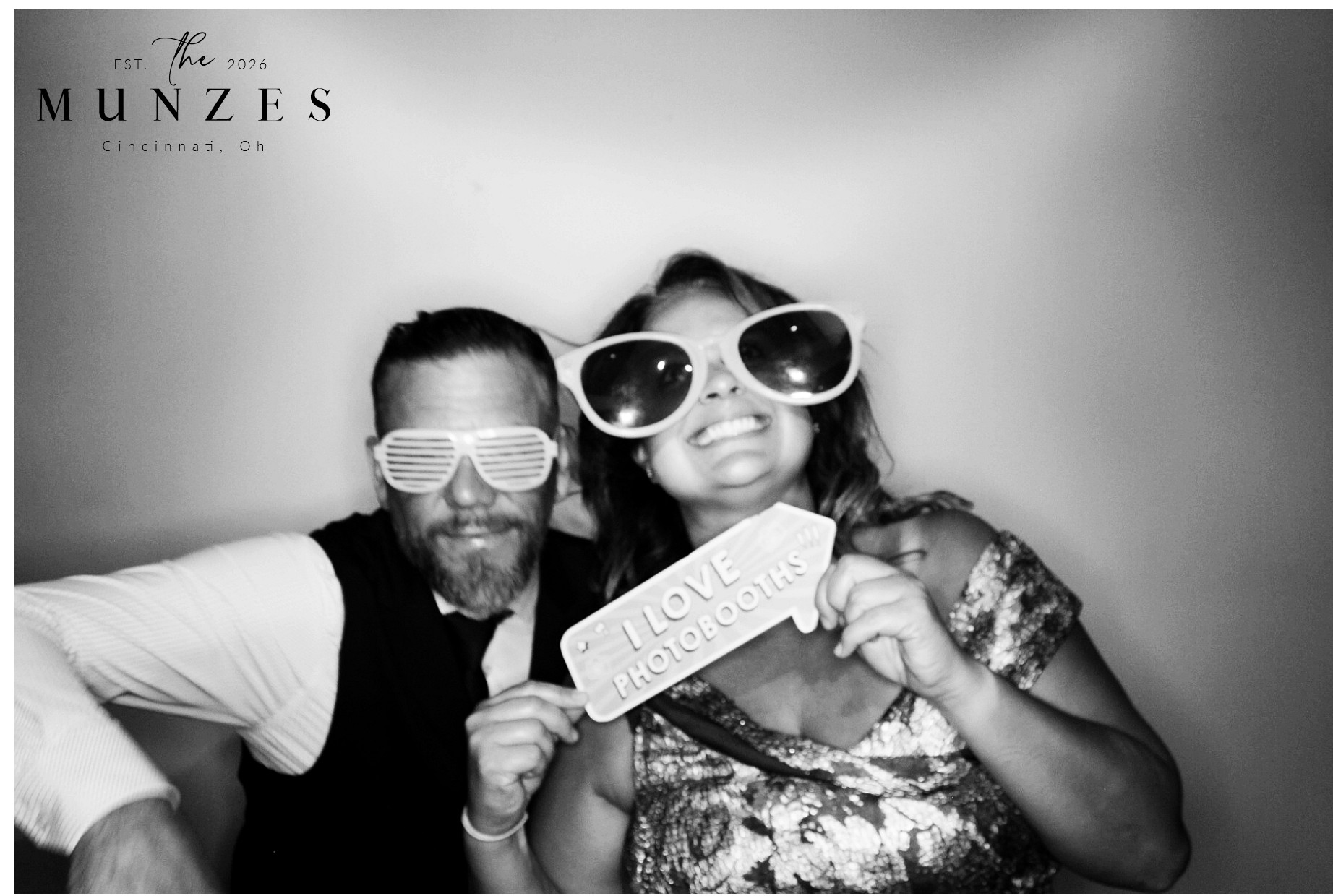 The Munzes | View more photos from the event at gallery.photoboothcincy.com/u/PhotoBoothCincy/The-Munzes