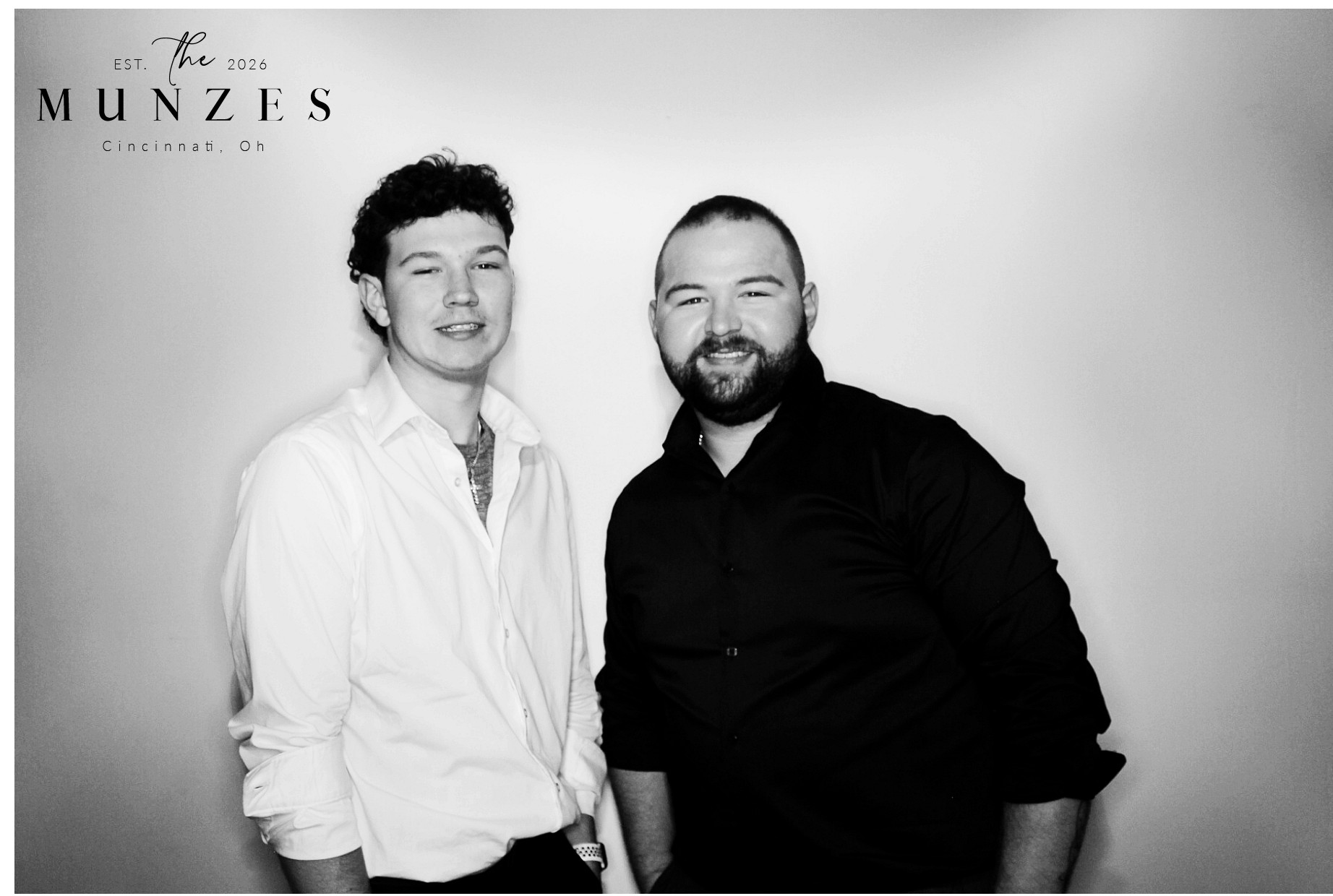 The Munzes | View more photos from the event at gallery.photoboothcincy.com/u/PhotoBoothCincy/The-Munzes