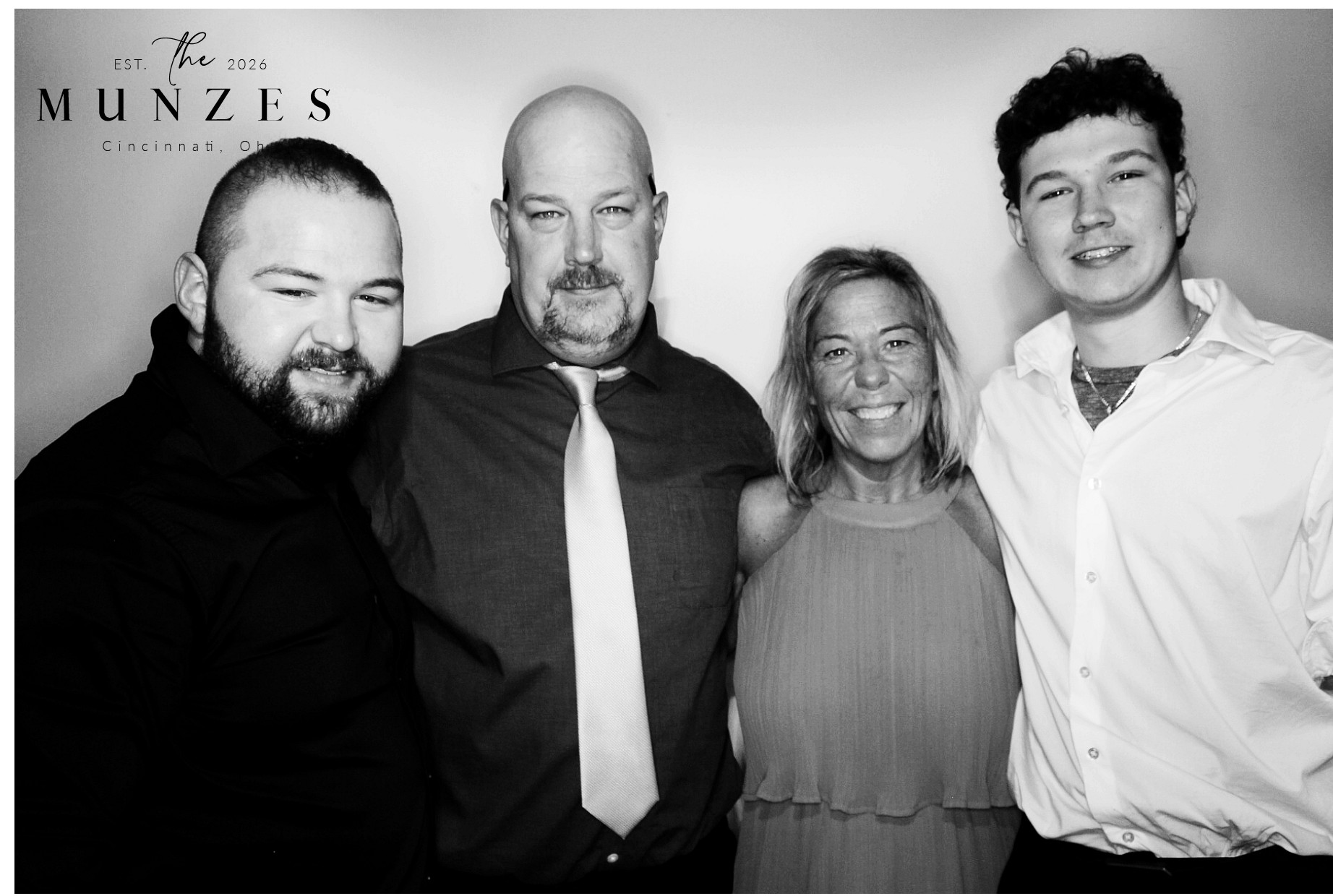 The Munzes | View more photos from the event at gallery.photoboothcincy.com/u/PhotoBoothCincy/The-Munzes